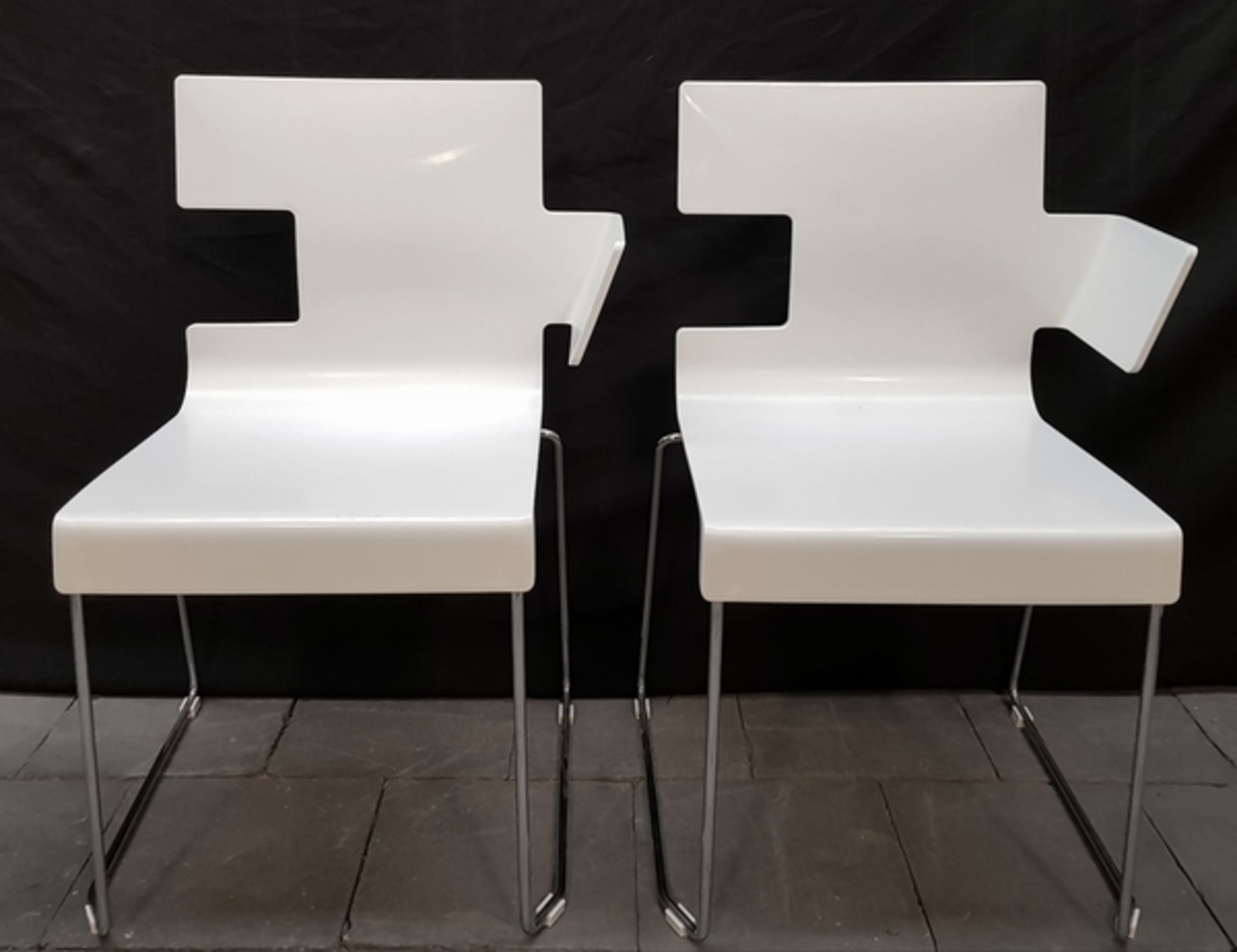 (Design) Stoelen, ontwerp Mario Mazzer voor Sintesi Twee eetkamerstoelen model Slash, ontwerp M