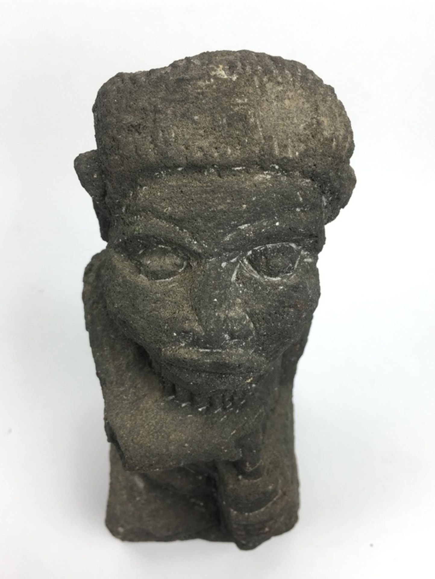 (Etnografica) Steen, decoratief beeld, Afrika Decoratief stenen beeld, Afrika, datering onbeke - Image 5 of 5