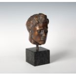 Arno Breker. Kopf. 2 Bronzen, eine auf Marmorsockel.
