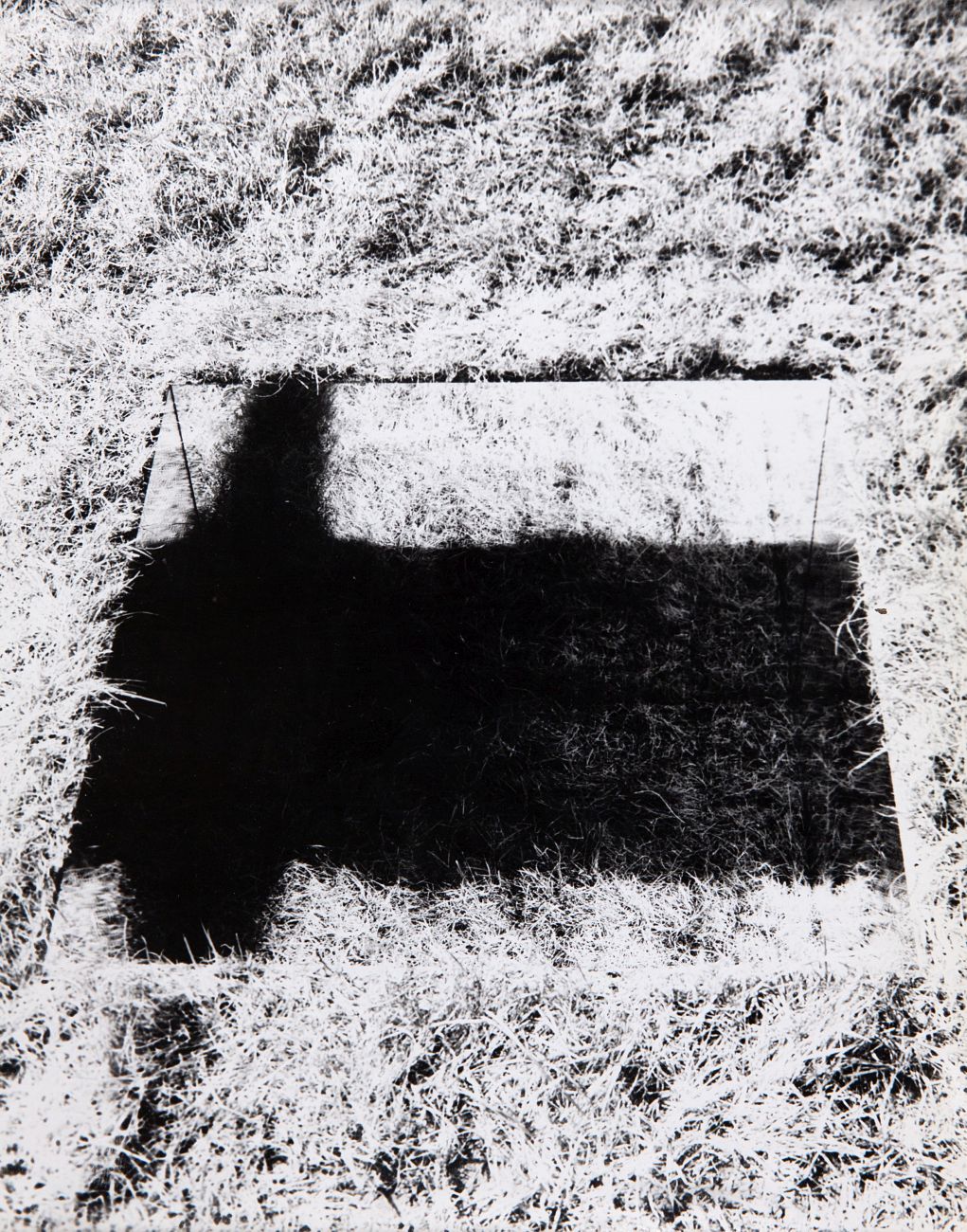 Keith Arnatt. An invisible Hole. 1968 - 69. Vintage SW Fotografie. Signiert.