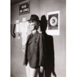 Man Ray. Mannequins du Marcel Duchamp, Exposition Internationale du Surrealisme. 1966. Silbergelatin