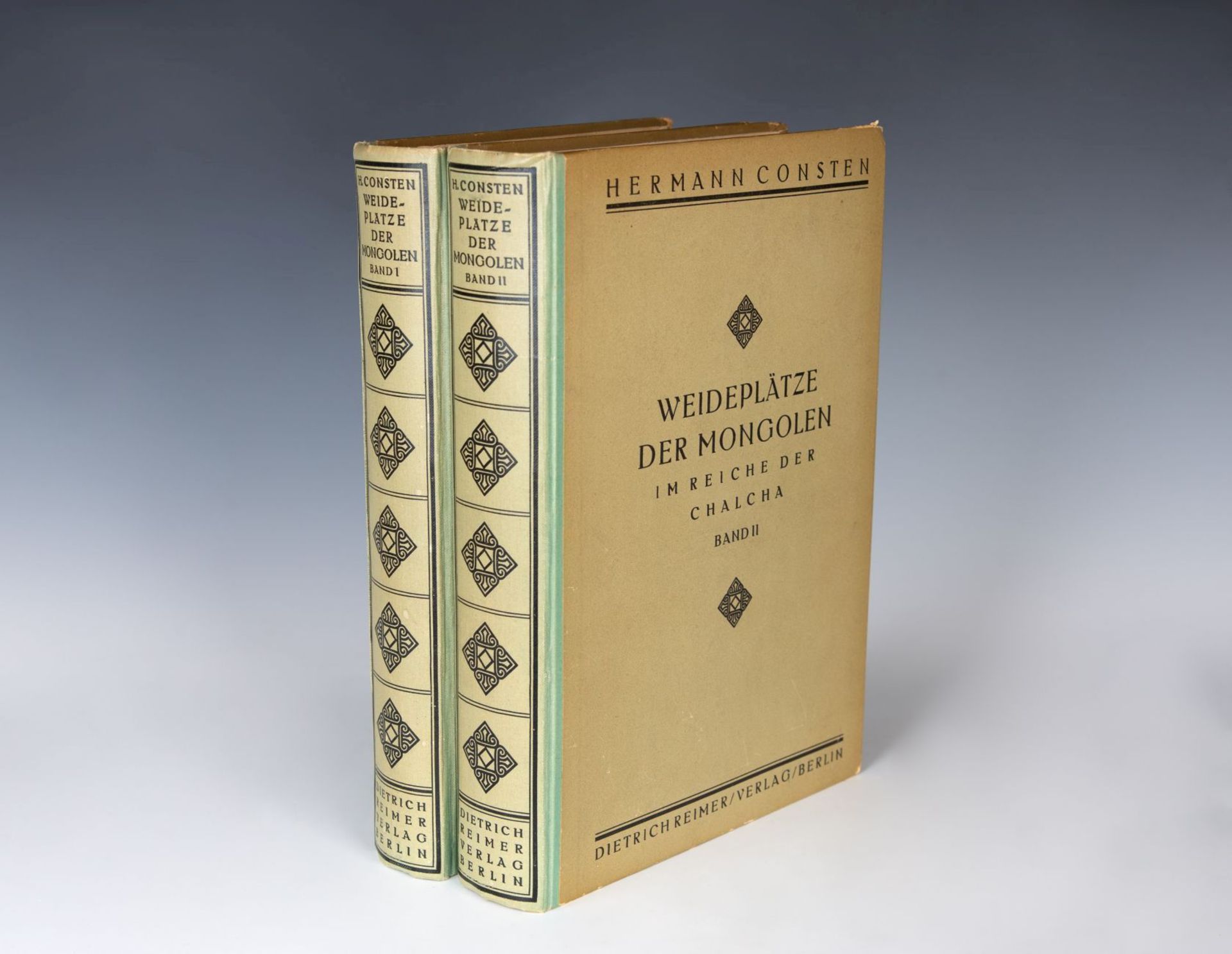 H. Consten, Weideplätze der Mongolen im Reiche der Chalcha. 2 Bde. Bln. 1919-20. - Image 2 of 2