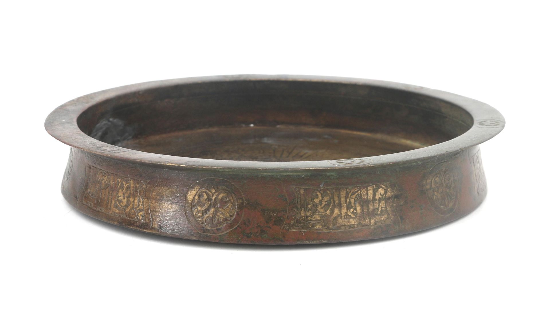 A medieval bronze Seljuk bowl - Image 4 of 4