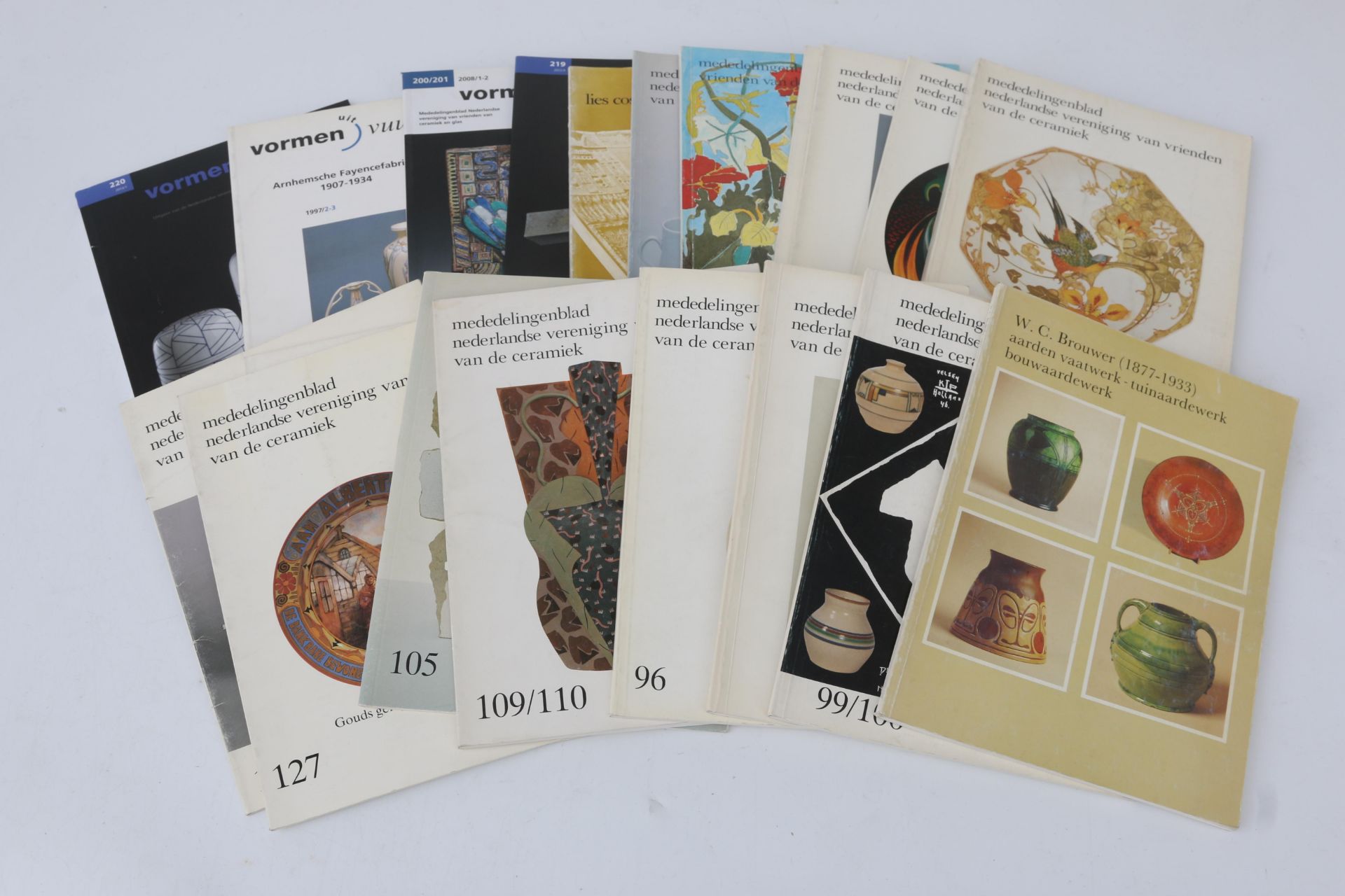 Various editions of the magazines 'Mededelingenblad Nederlandse Vereniging van Vrienden van de