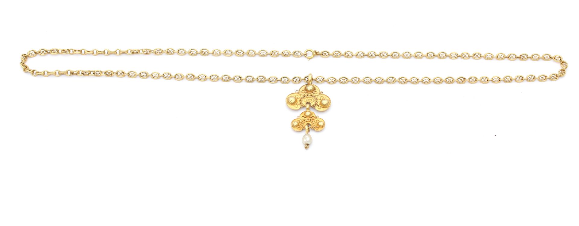 A 14 karat gold necklace with a gold filigree and pearl pendant. - Image 3 of 3