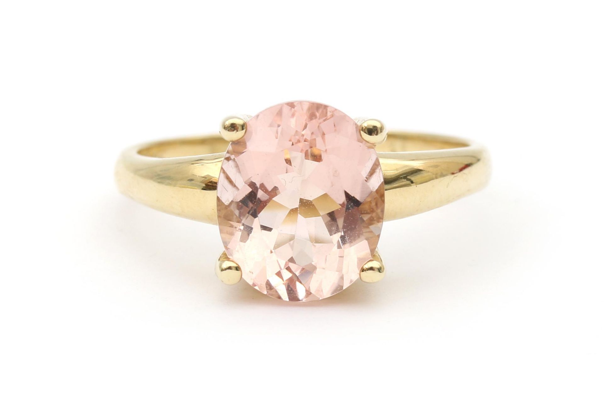 A 14 karat gold rose quartz solitaire ring