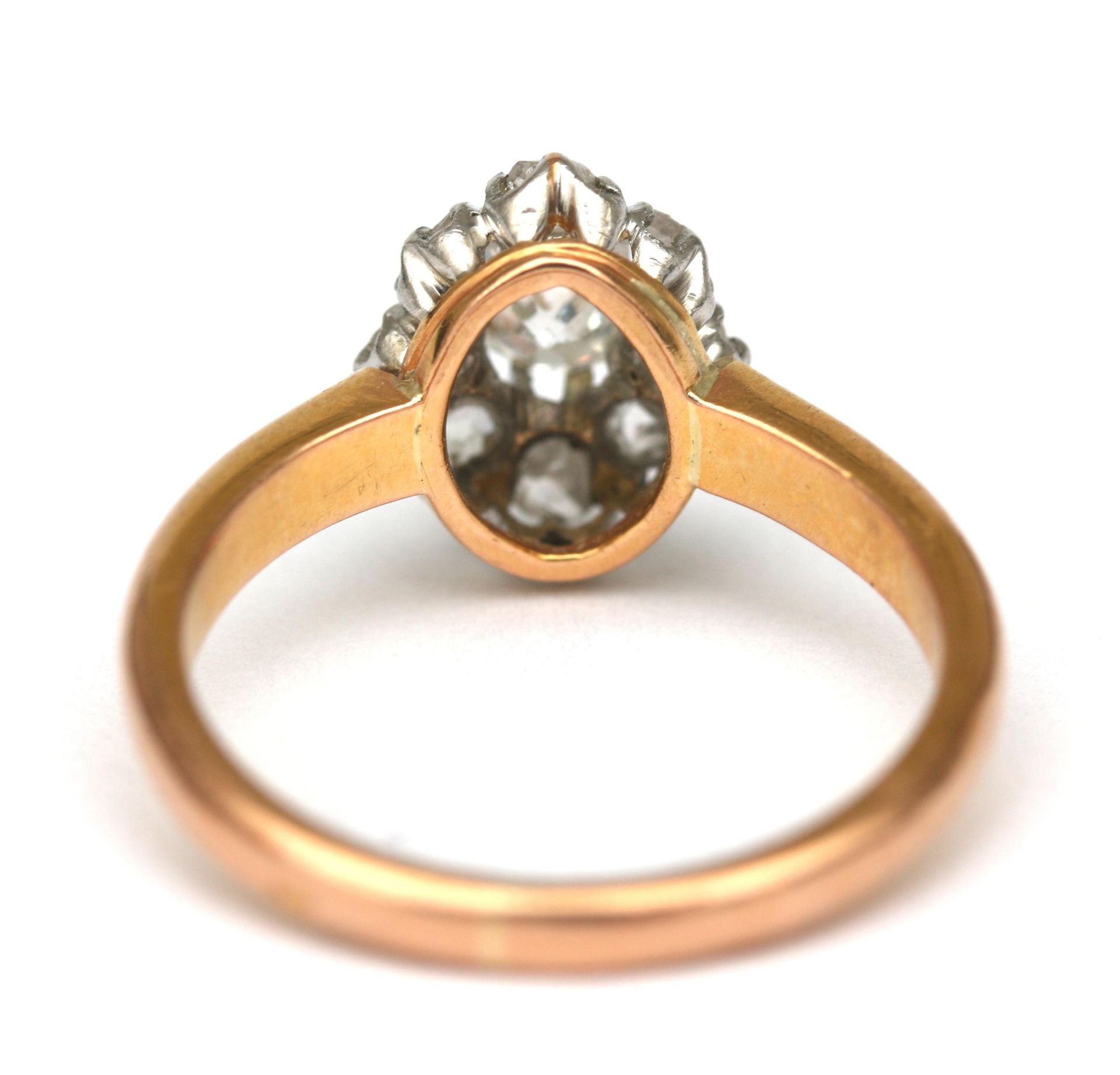 Een 14 karat rose gold diamond cluster ring - Image 3 of 3