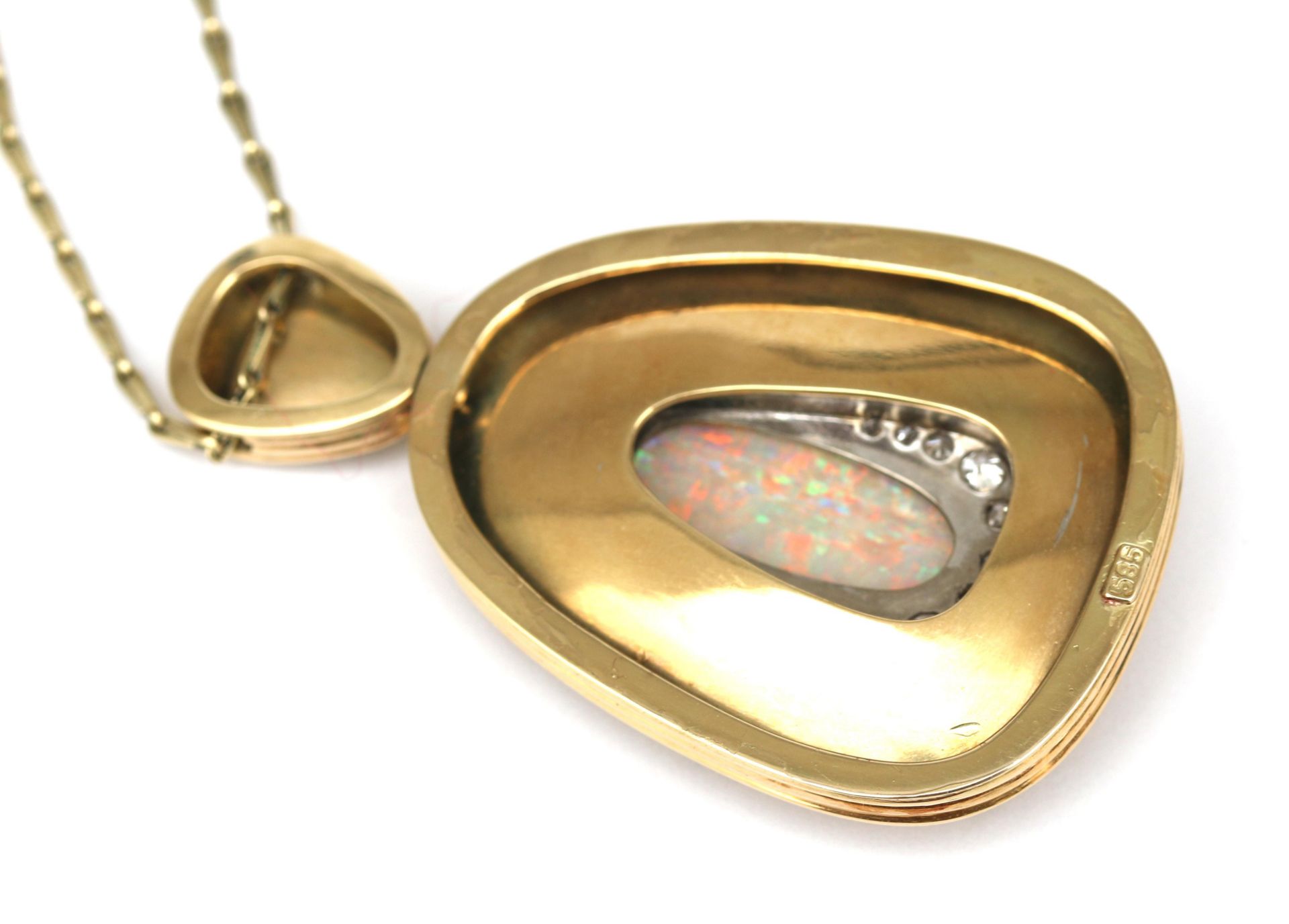 A 14 gold necklace with an opal and diamond pendant - Bild 3 aus 3