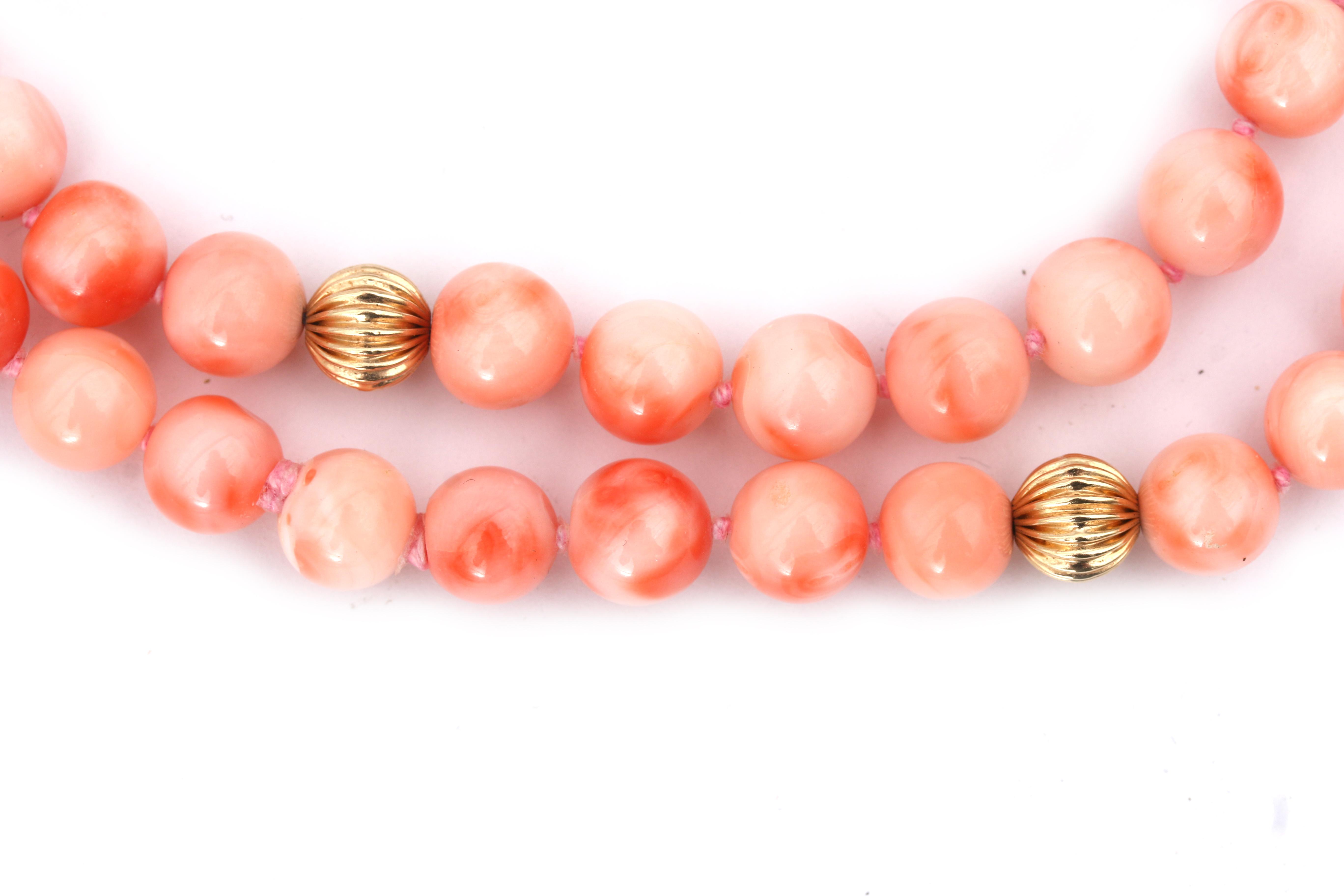 An angelskin coral bead necklace with gold spacers - Image 2 of 2