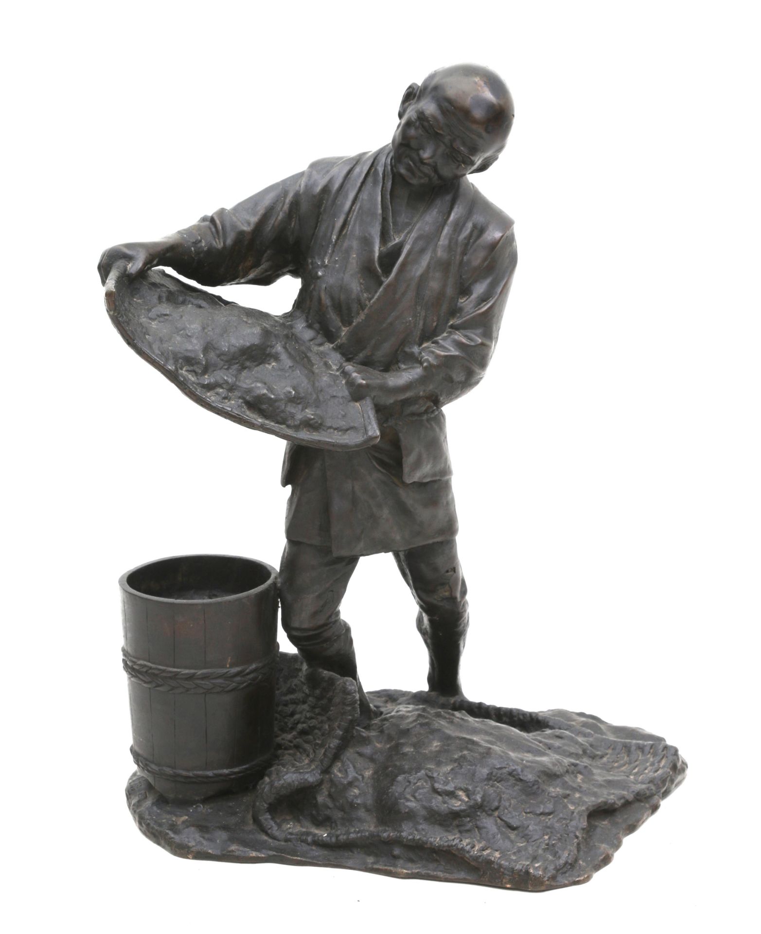 A Japanese bronze sculpture of a man with bucket and sieve, signed, Meiji-period.  - Bild 2 aus 5