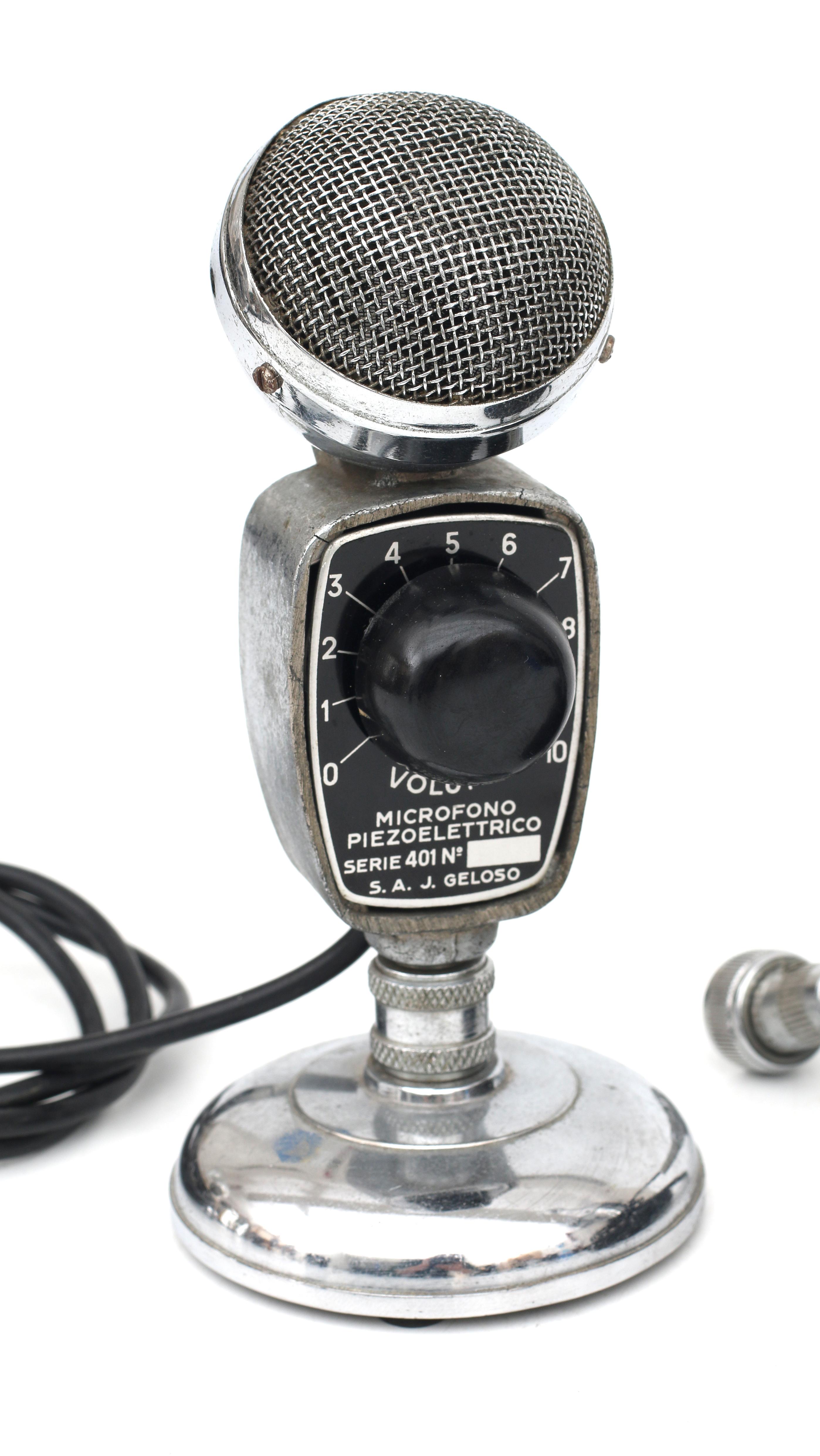 Three crystal-microphones: Geloso, type M401V, Shure, type 730A and Turner, type 80X.  - Bild 2 aus 4