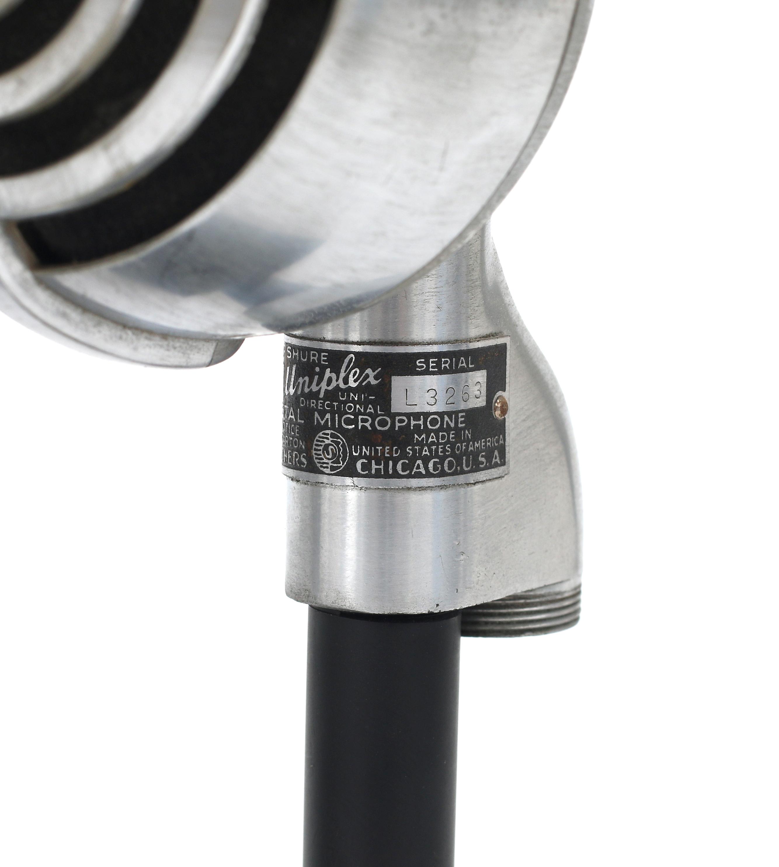 Three crystal-microphones: Geloso, type M401V, Shure, type 730A and Turner, type 80X.  - Bild 4 aus 4