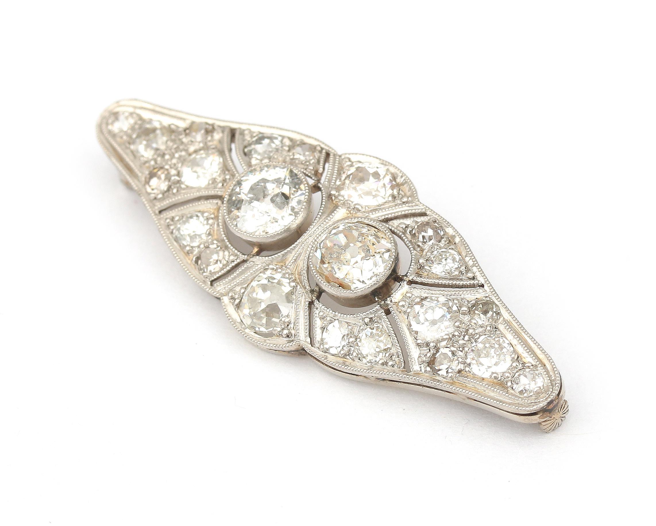 A 14 karat white gold diamond Art Deco brooch, ca. 1930 - Image 2 of 3