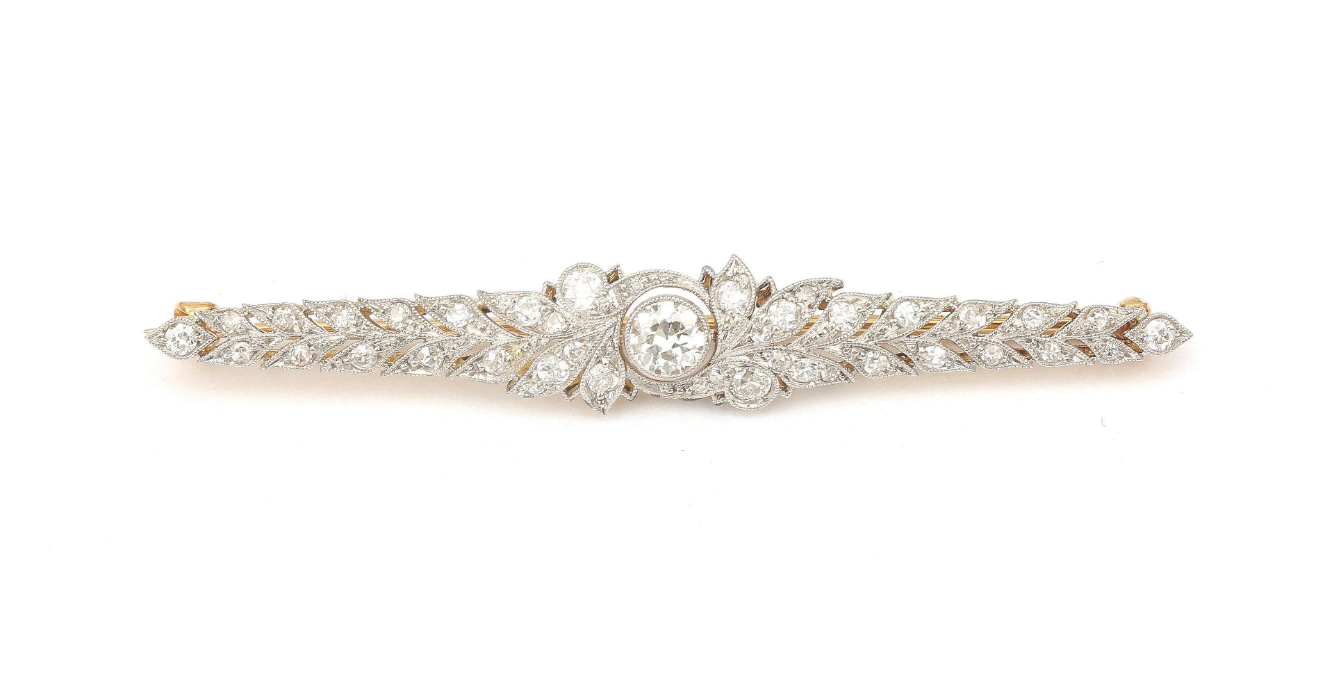 An 18 karat and platinum Belle Epoque diamond bar brooch