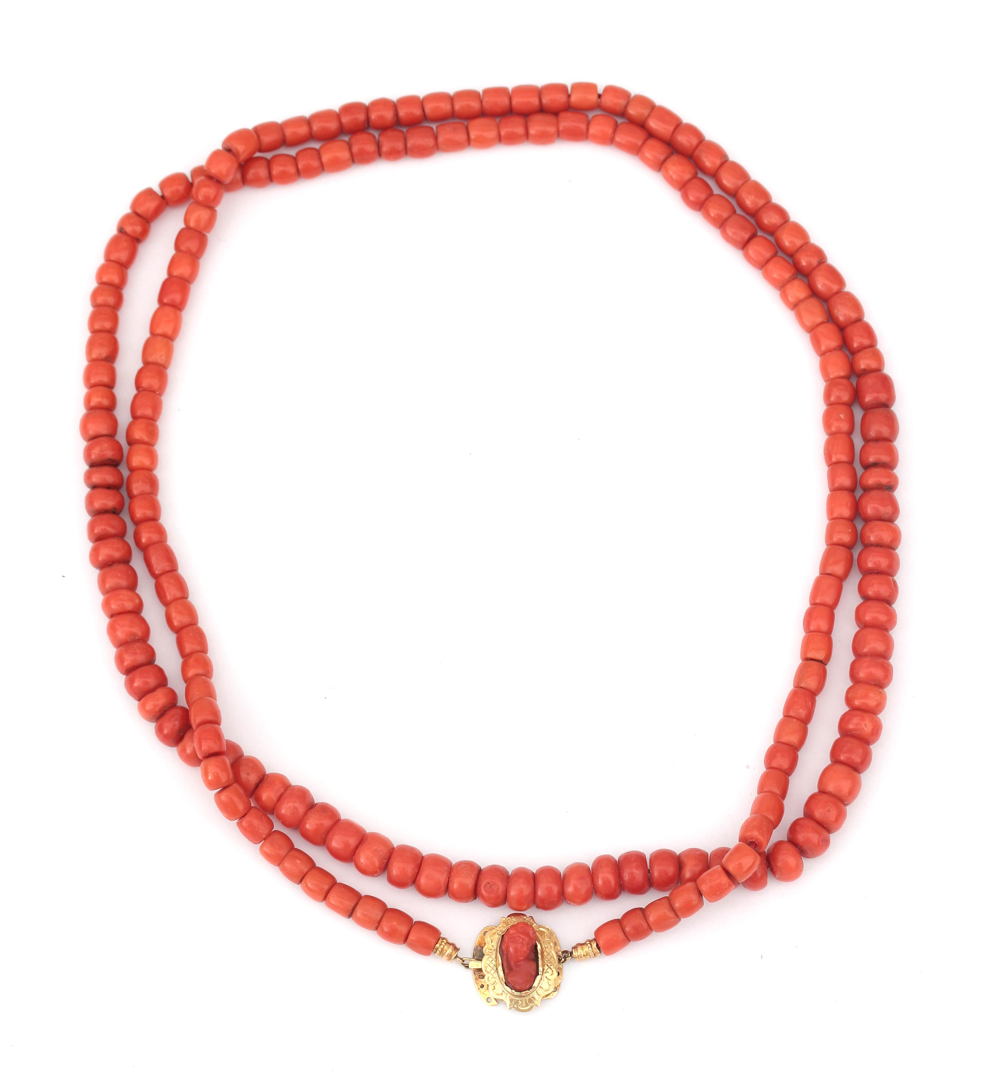 A long precious coral necklace to a cameo set clasp - Image 3 of 3