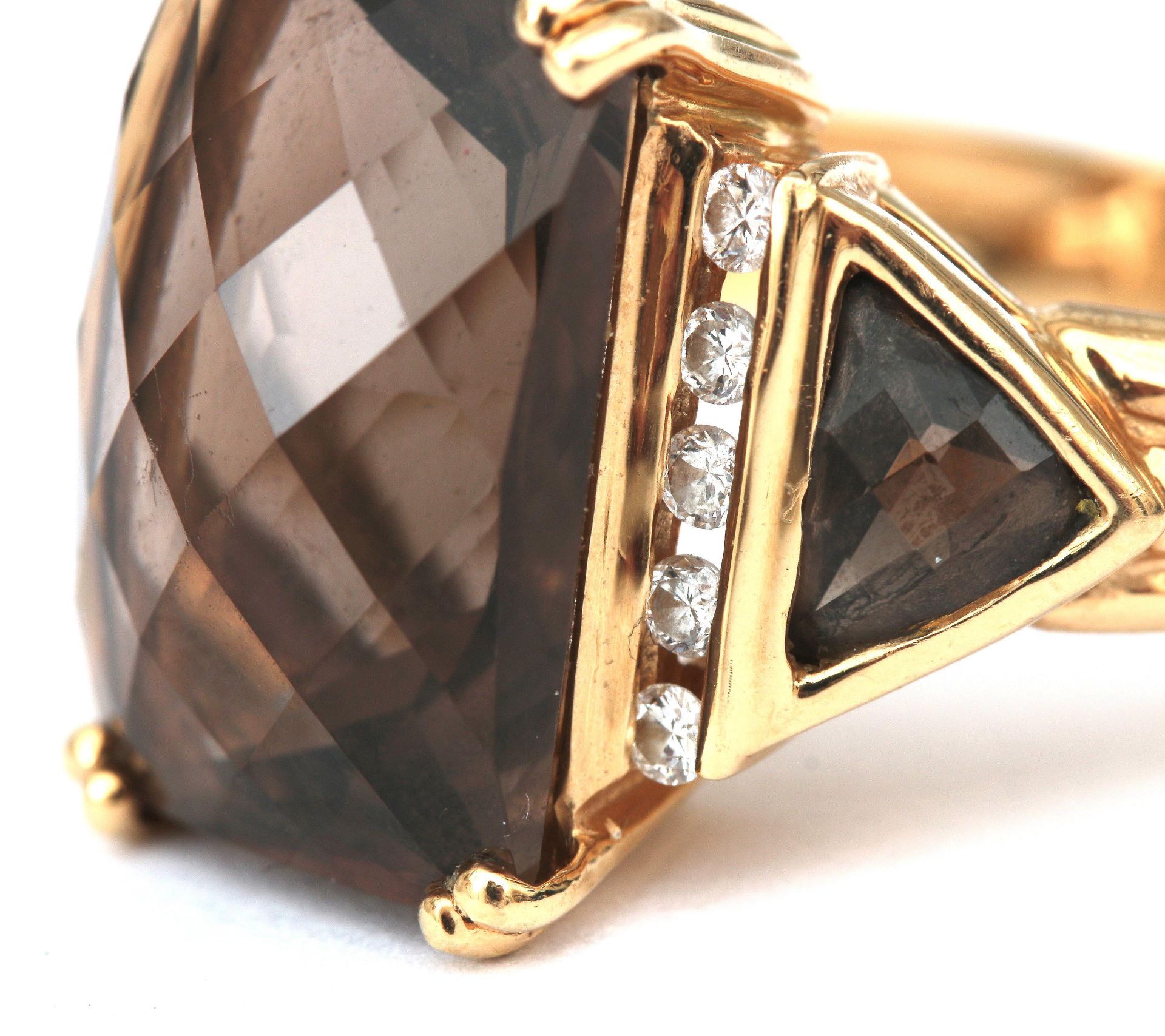An 18 karat gold smokey quartz and diamond ring - Bild 3 aus 3