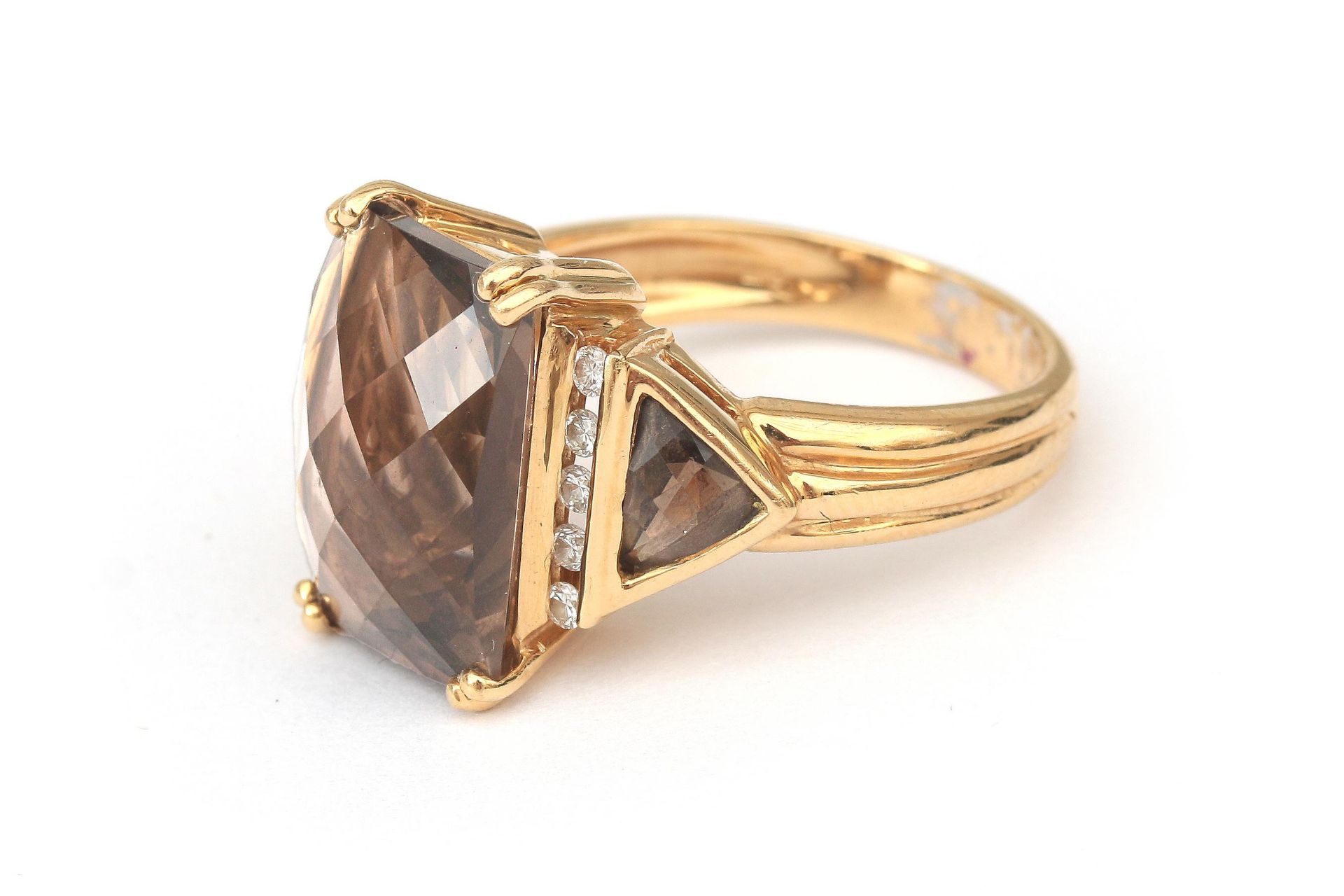 An 18 karat gold smokey quartz and diamond ring - Bild 2 aus 3