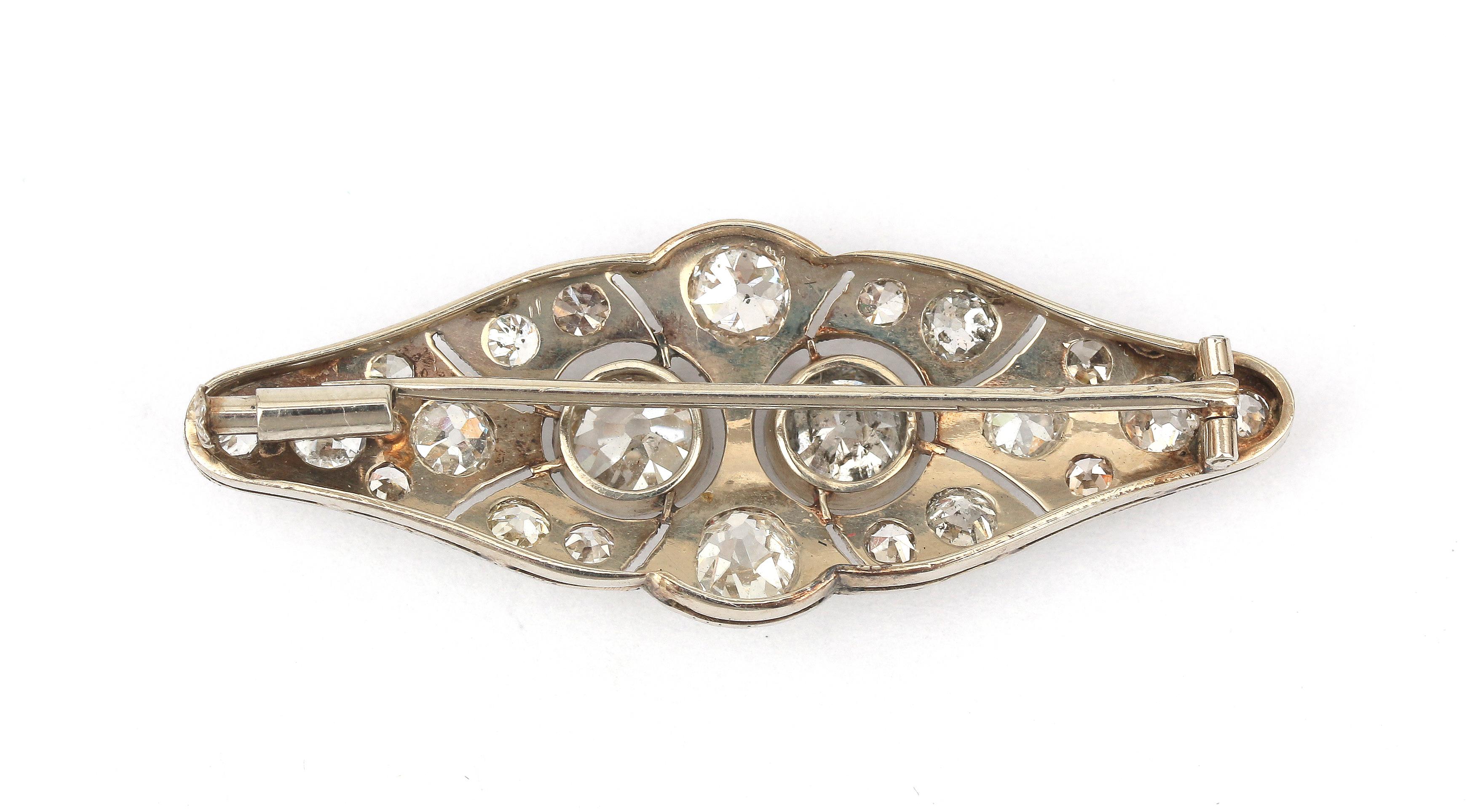 A 14 karat white gold diamond Art Deco brooch, ca. 1930 - Image 3 of 3