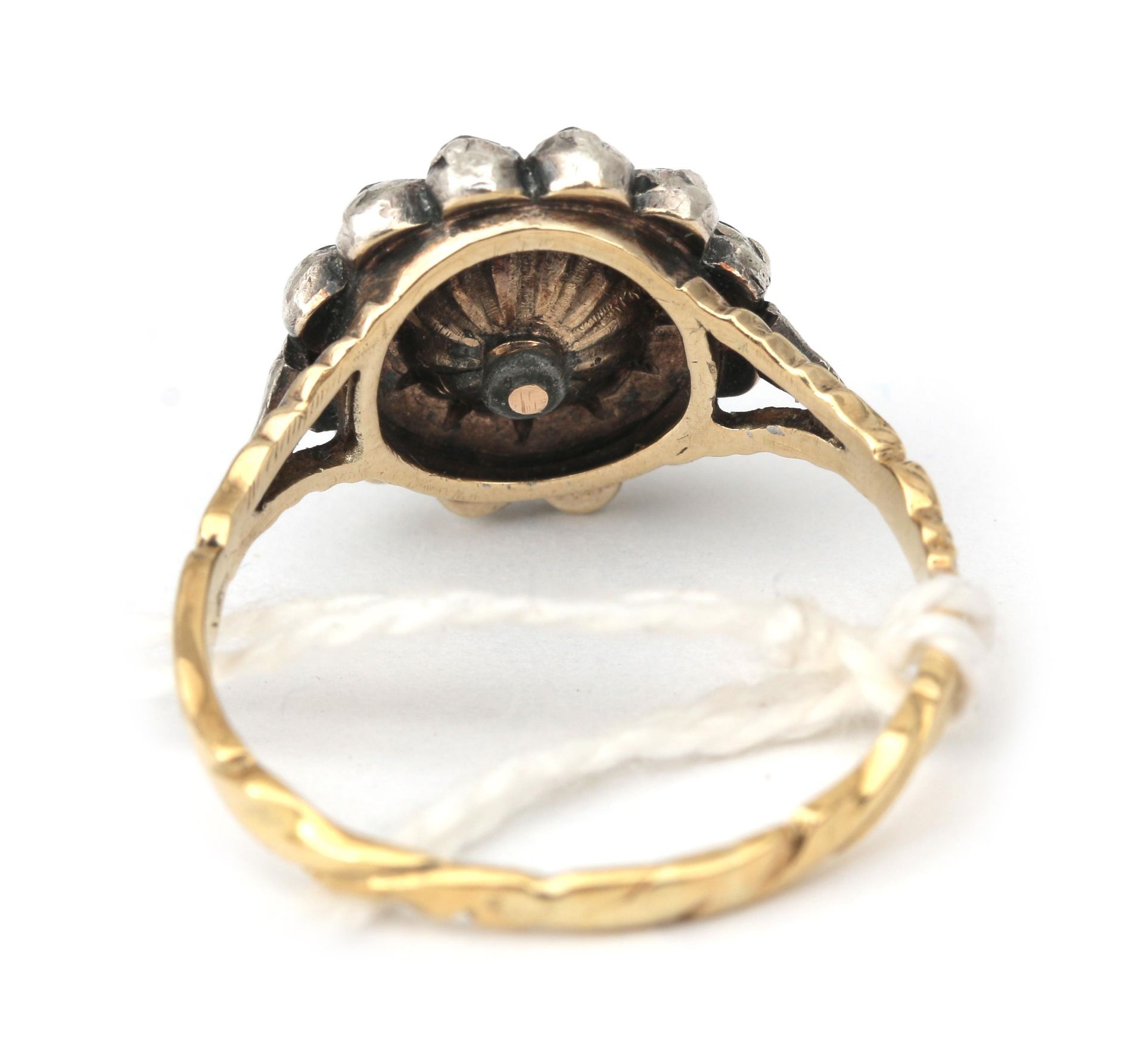 A 14 karat gold with silver rose cut diamond cluster ring - Bild 3 aus 3