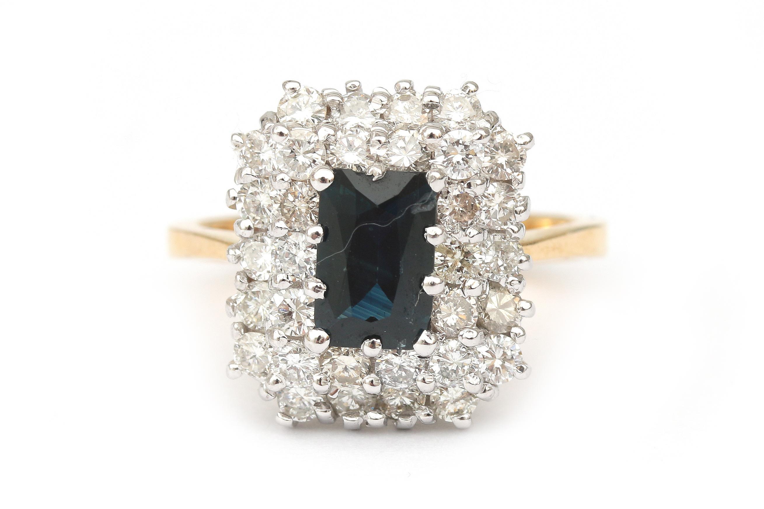 An 18 carat gold two tone cluster ring with sapphire and diamonds - Image 3 of 5