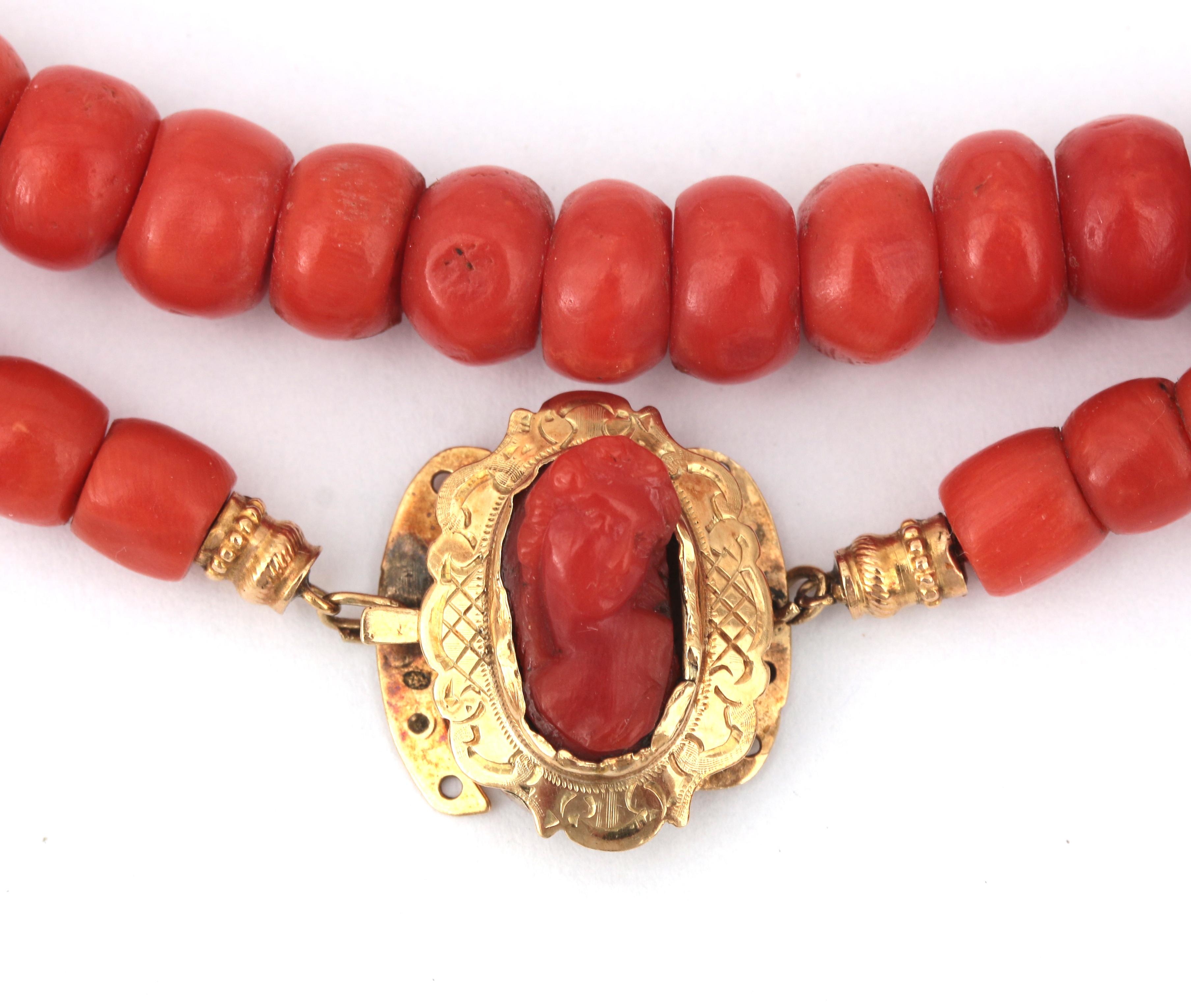 A long precious coral necklace to a cameo set clasp