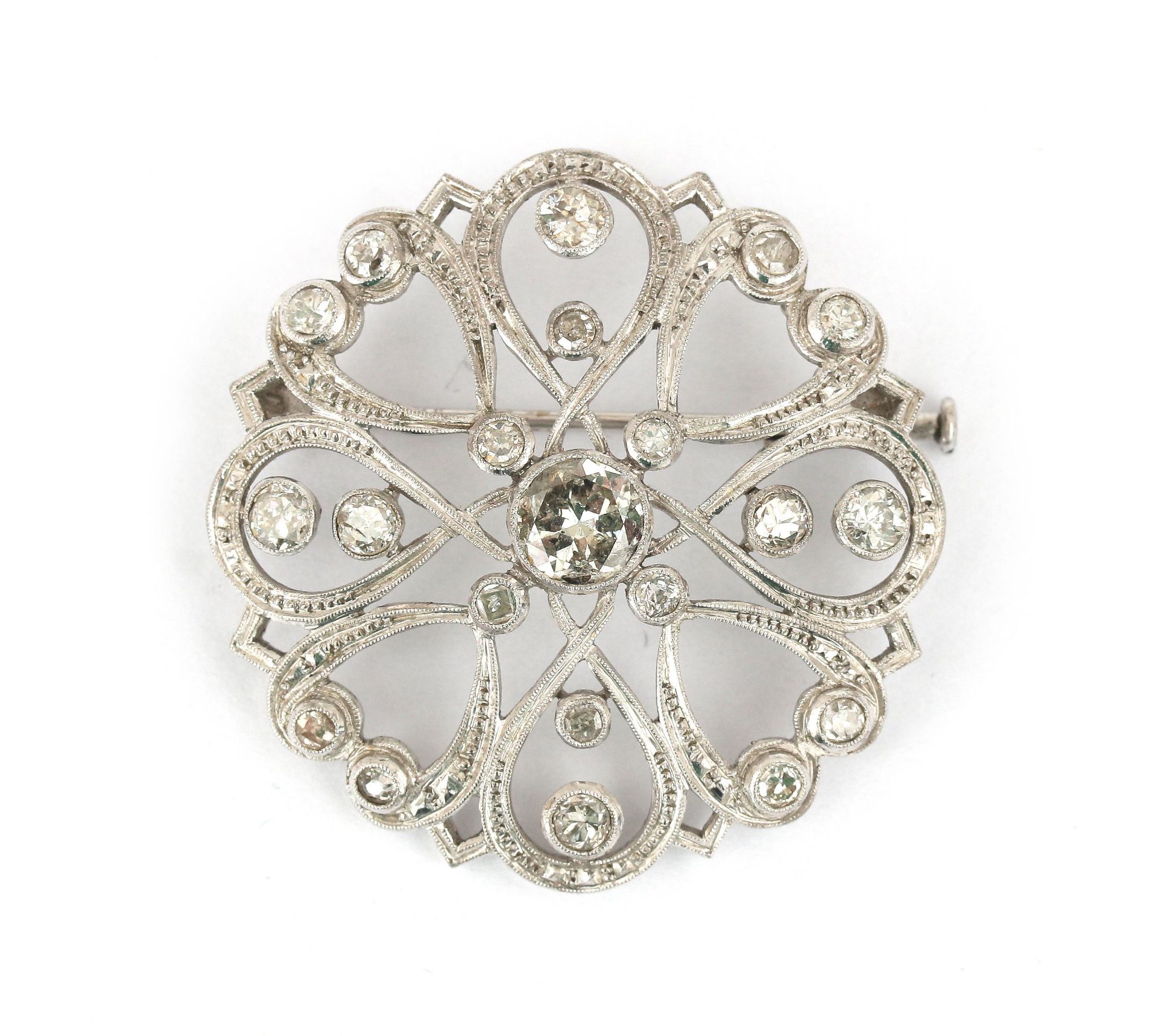 A 14 karat white gold diamond brooch - Bild 6 aus 6