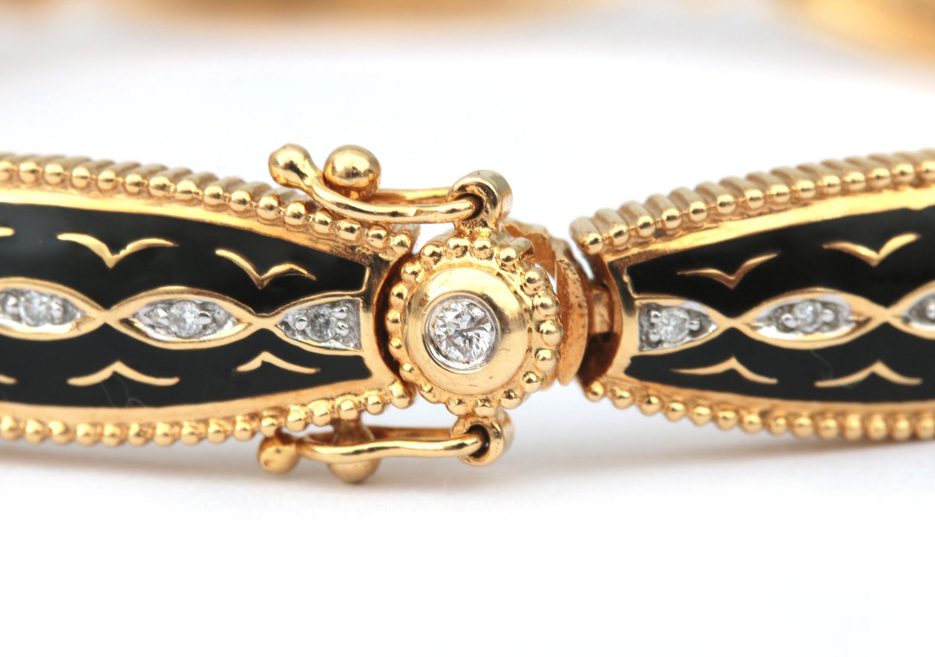 An 18 karat gold enamel and diamond bracelet  - Bild 2 aus 3