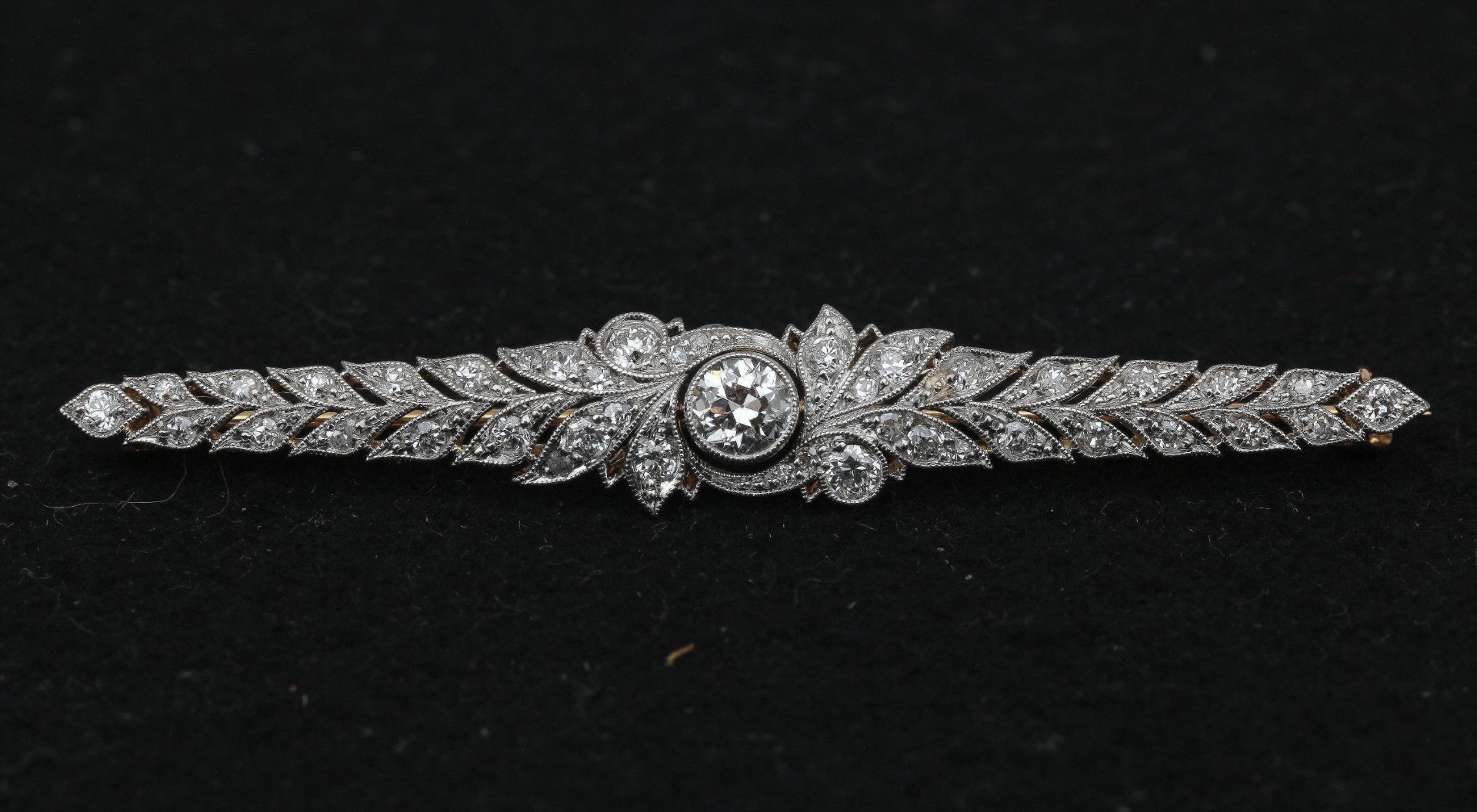 An 18 karat and platinum Belle Epoque diamond bar brooch - Bild 4 aus 4