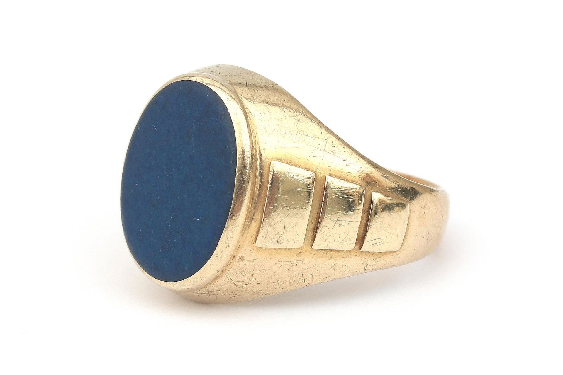 A 14 karat gold lapis lazuli signet ring - Bild 2 aus 2