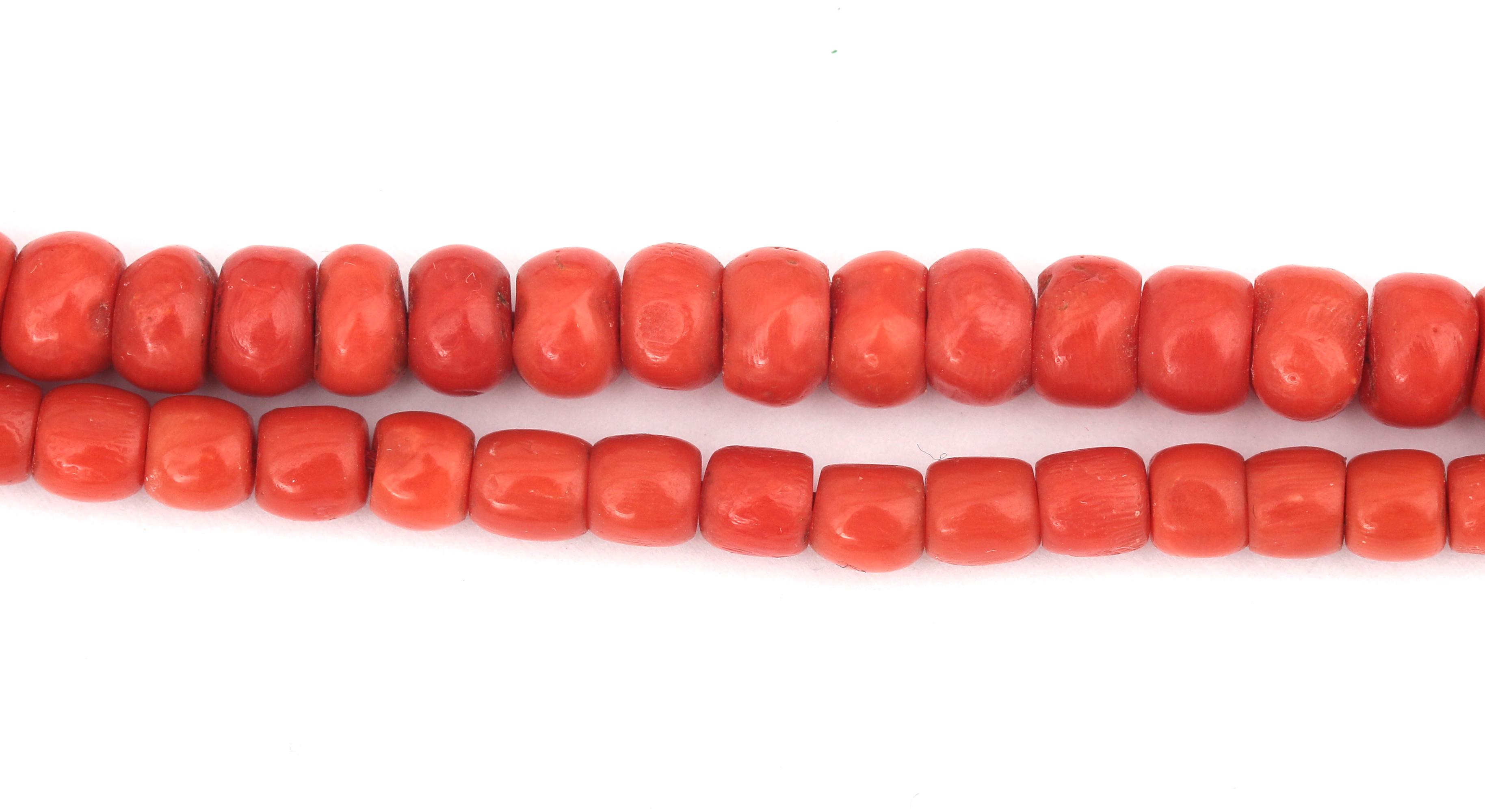 A long precious coral necklace to a cameo set clasp - Image 2 of 3