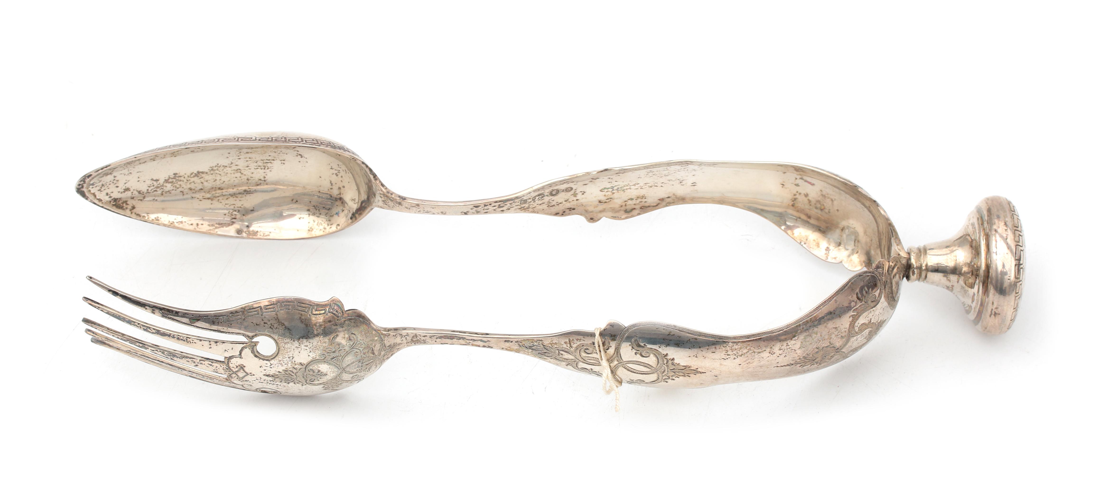 A Dutch silver pair of salad tongs. - Bild 3 aus 4