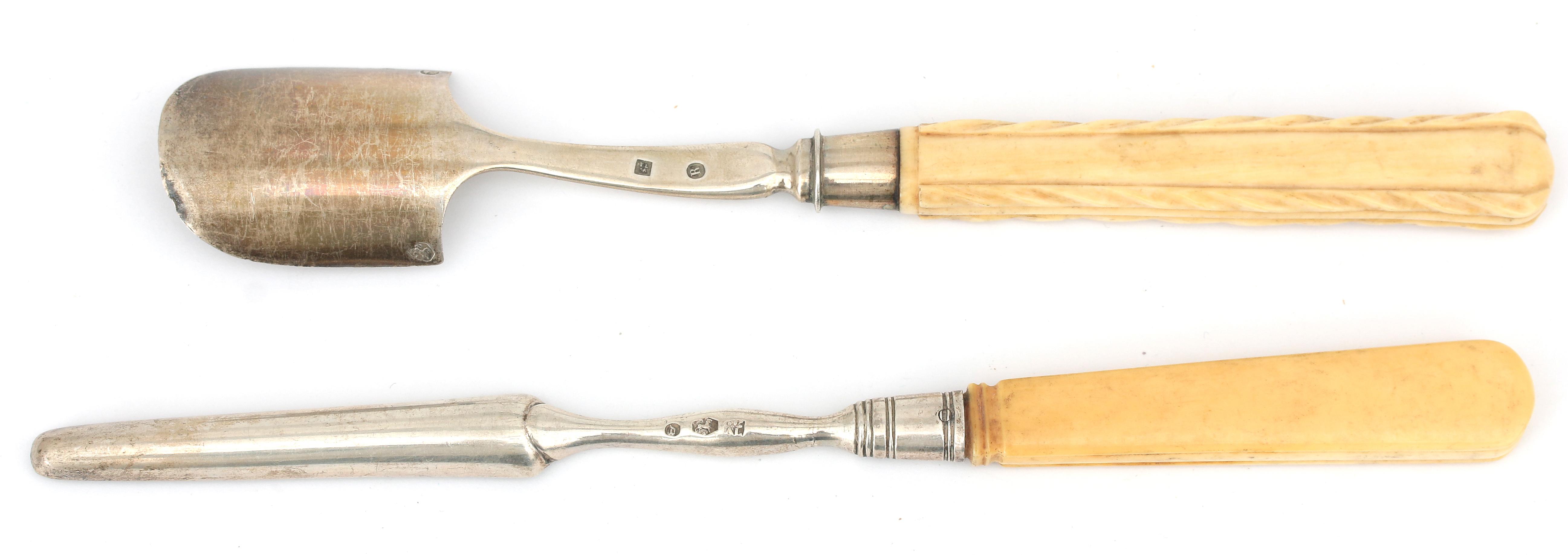 A silver cheese scoop and marrow scoop. - Bild 2 aus 3