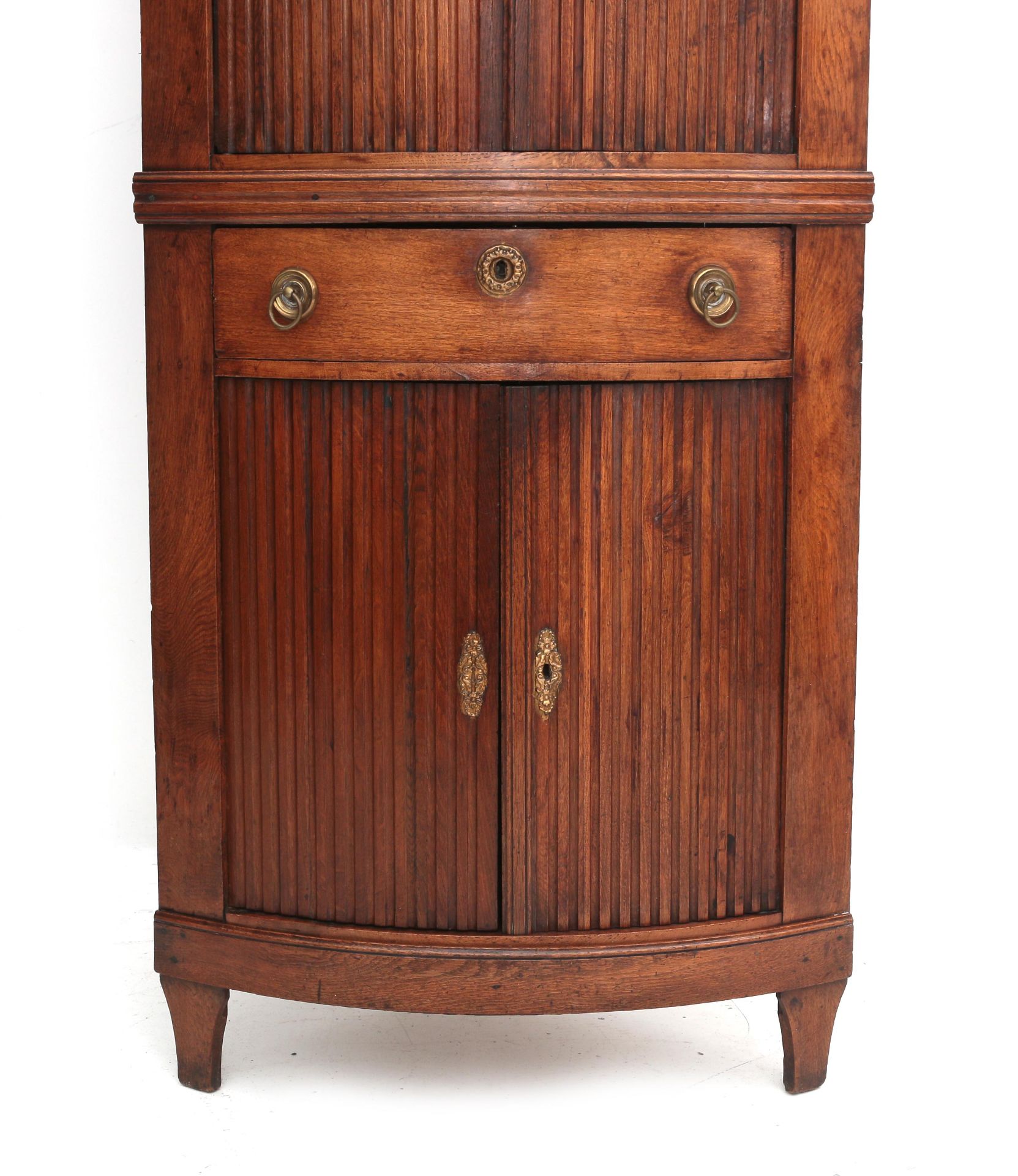 Dutch oak corner cabinet, last quarter 18th century. - Bild 3 aus 4