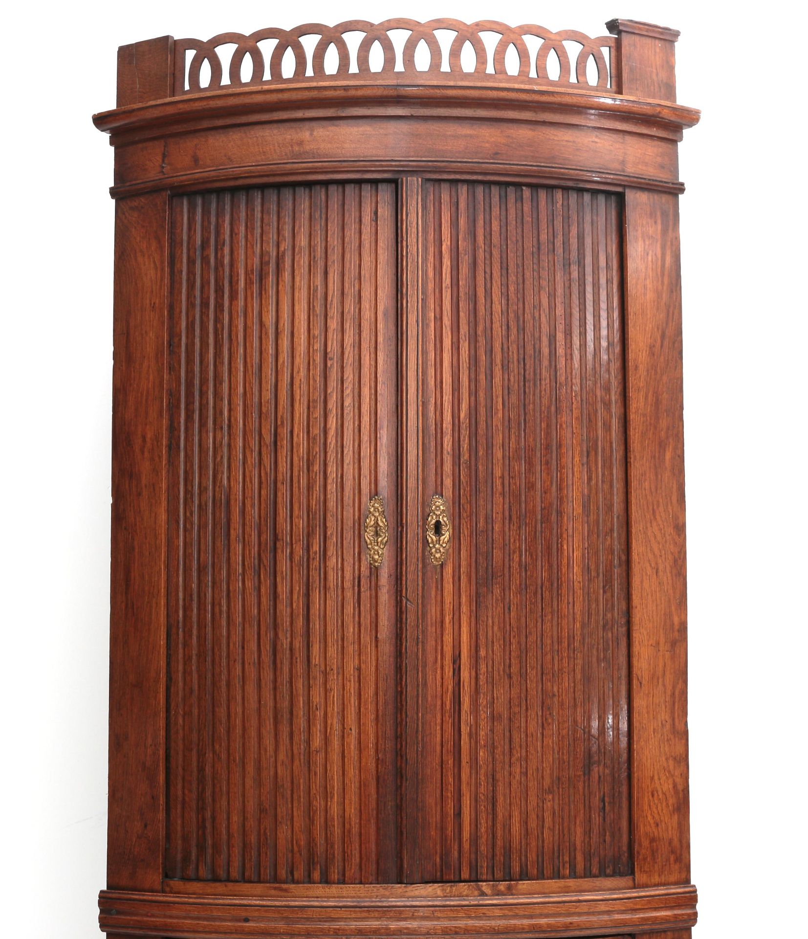 Dutch oak corner cabinet, last quarter 18th century. - Bild 4 aus 4