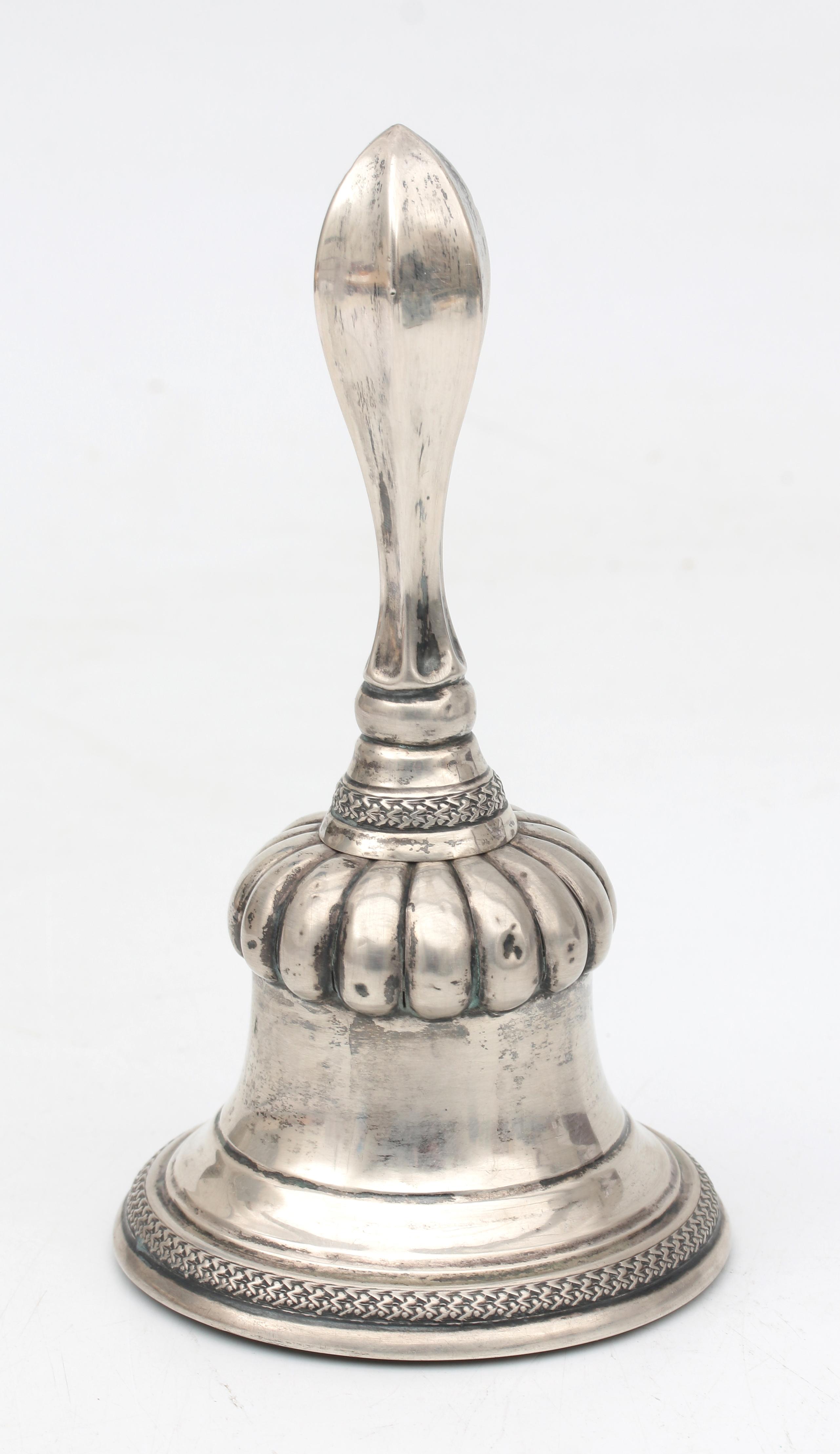 A silver table bell, 1841-1877. - Bild 4 aus 5