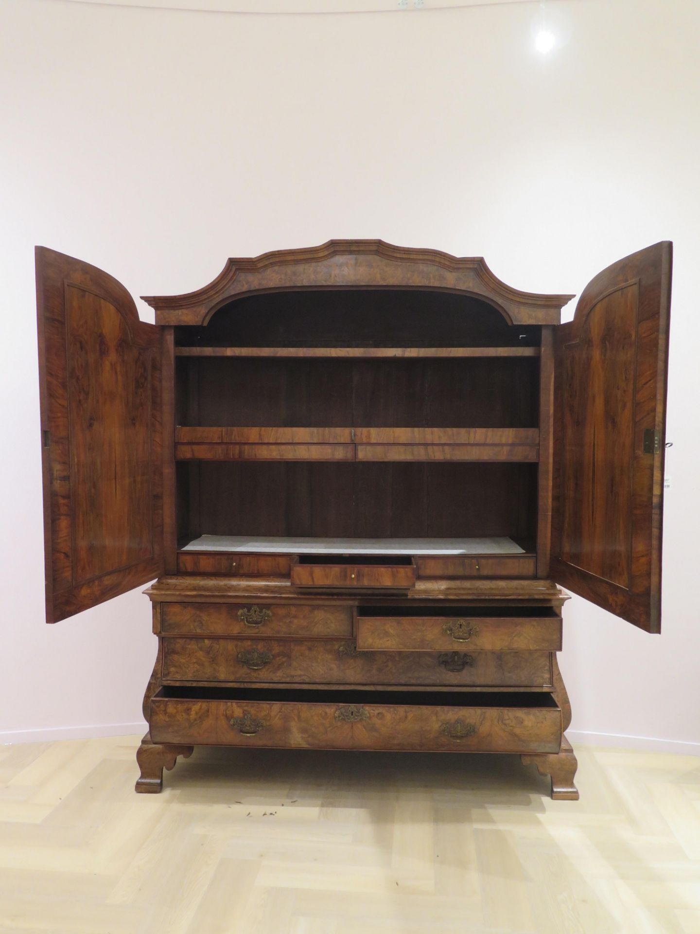 A walnut cabinet.  - Bild 2 aus 3