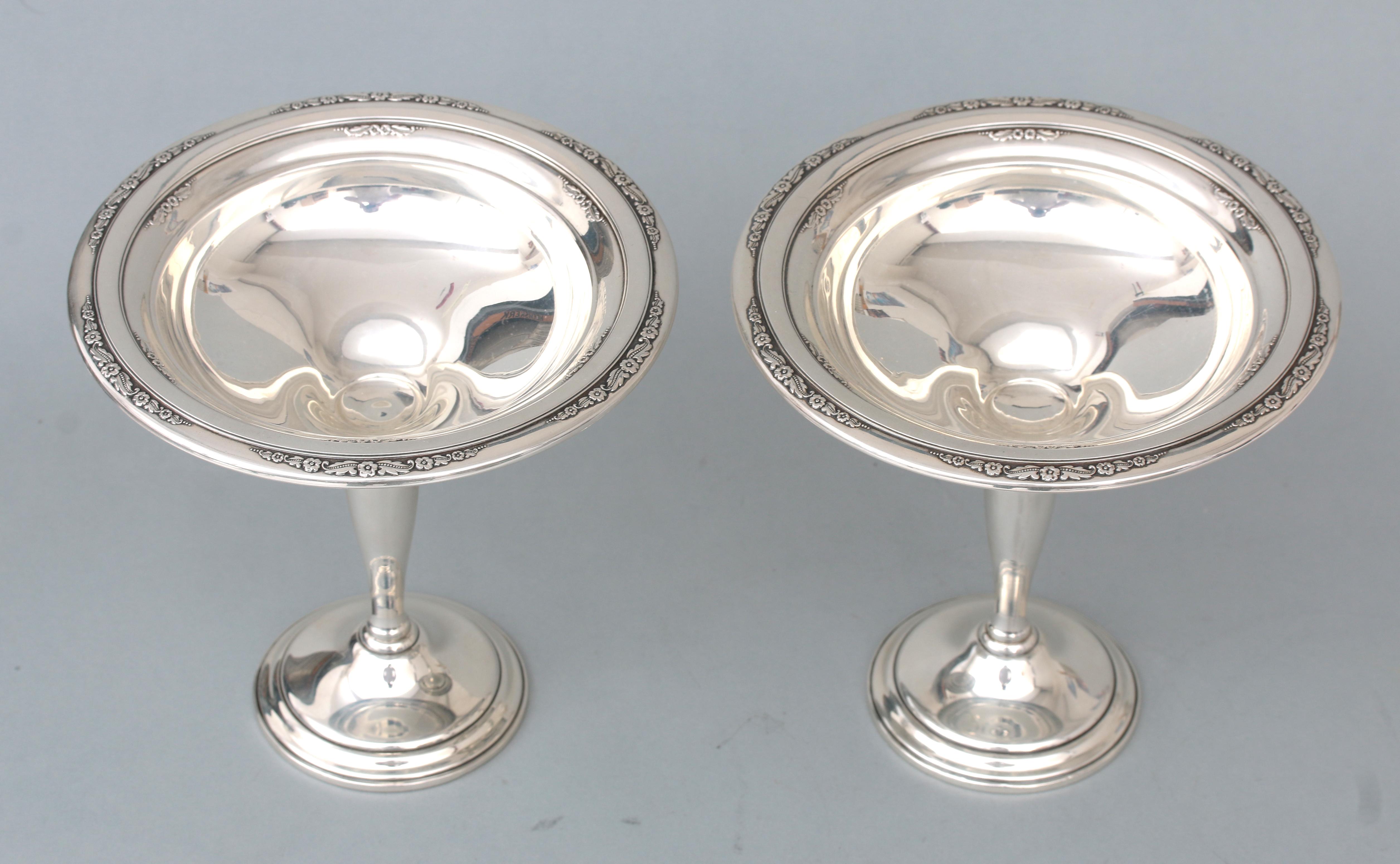 A pair of silver tazzas. - Bild 3 aus 4