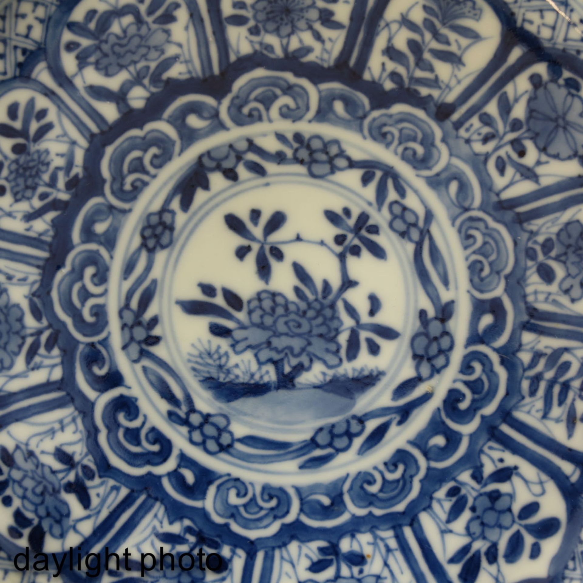 A Blue and White Kangxi Period Plate - Image 6 of 6