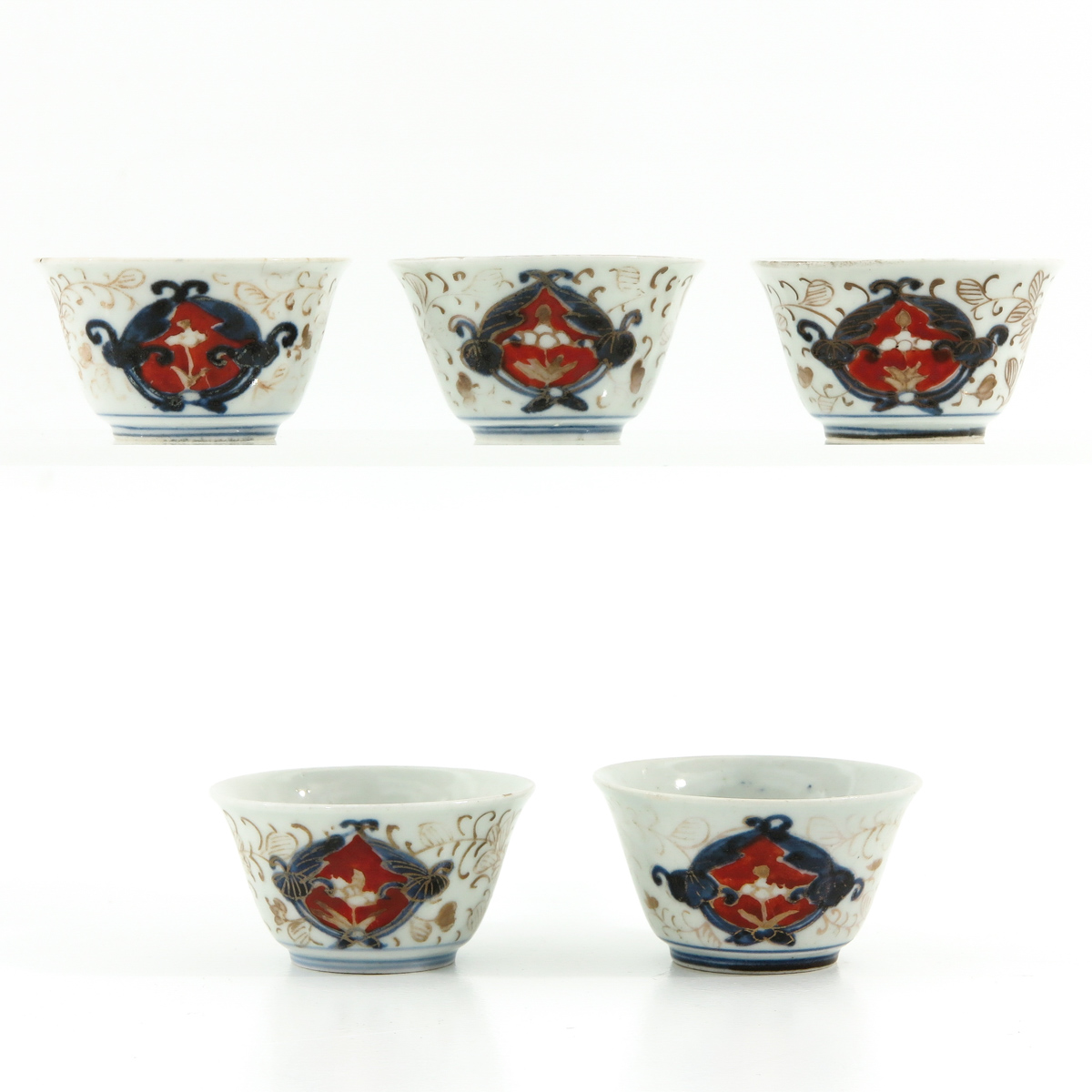 A Series of 5 Imari Cups and Saucers - Image 3 of 10