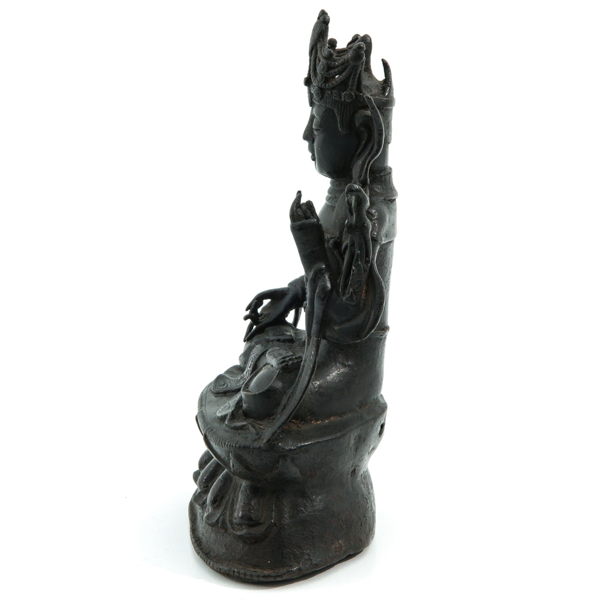 A Bronze Quanyin Sculpture - Bild 2 aus 9