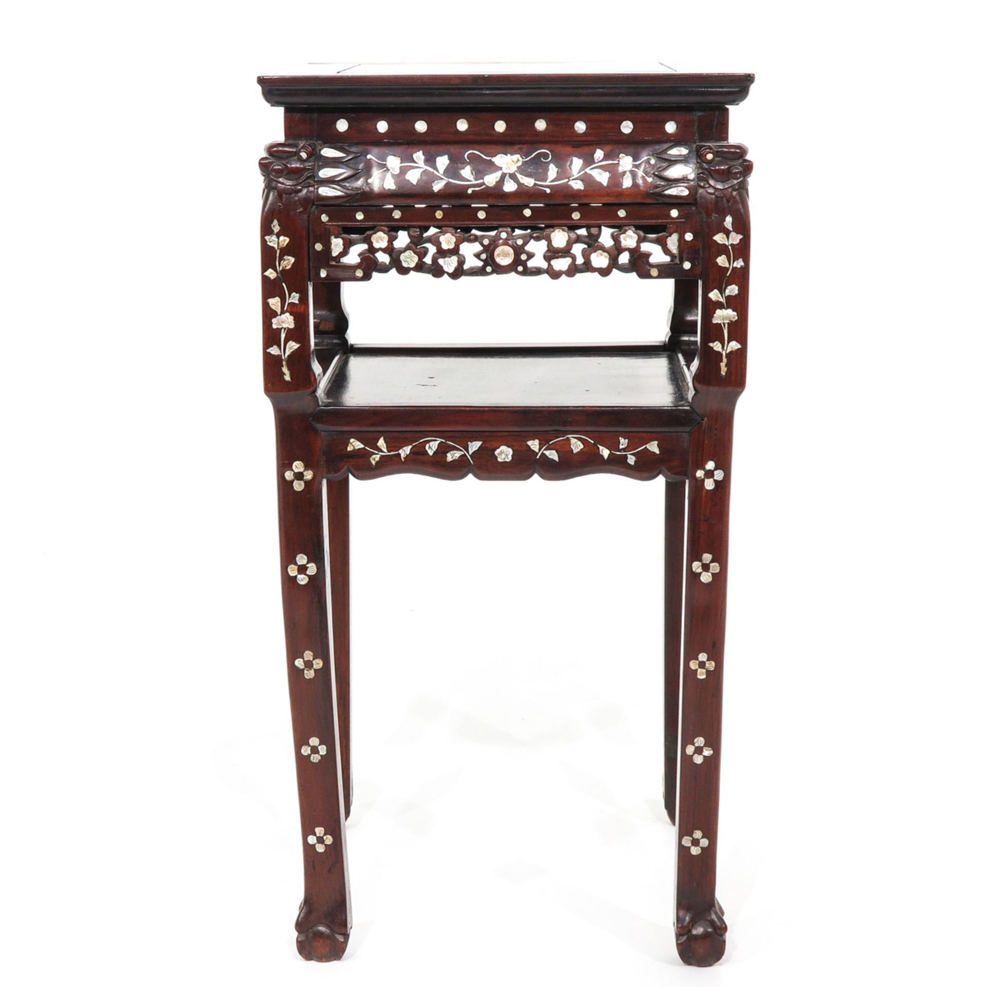 A Pair of Chinese Chairs and Side Table - Bild 2 aus 10