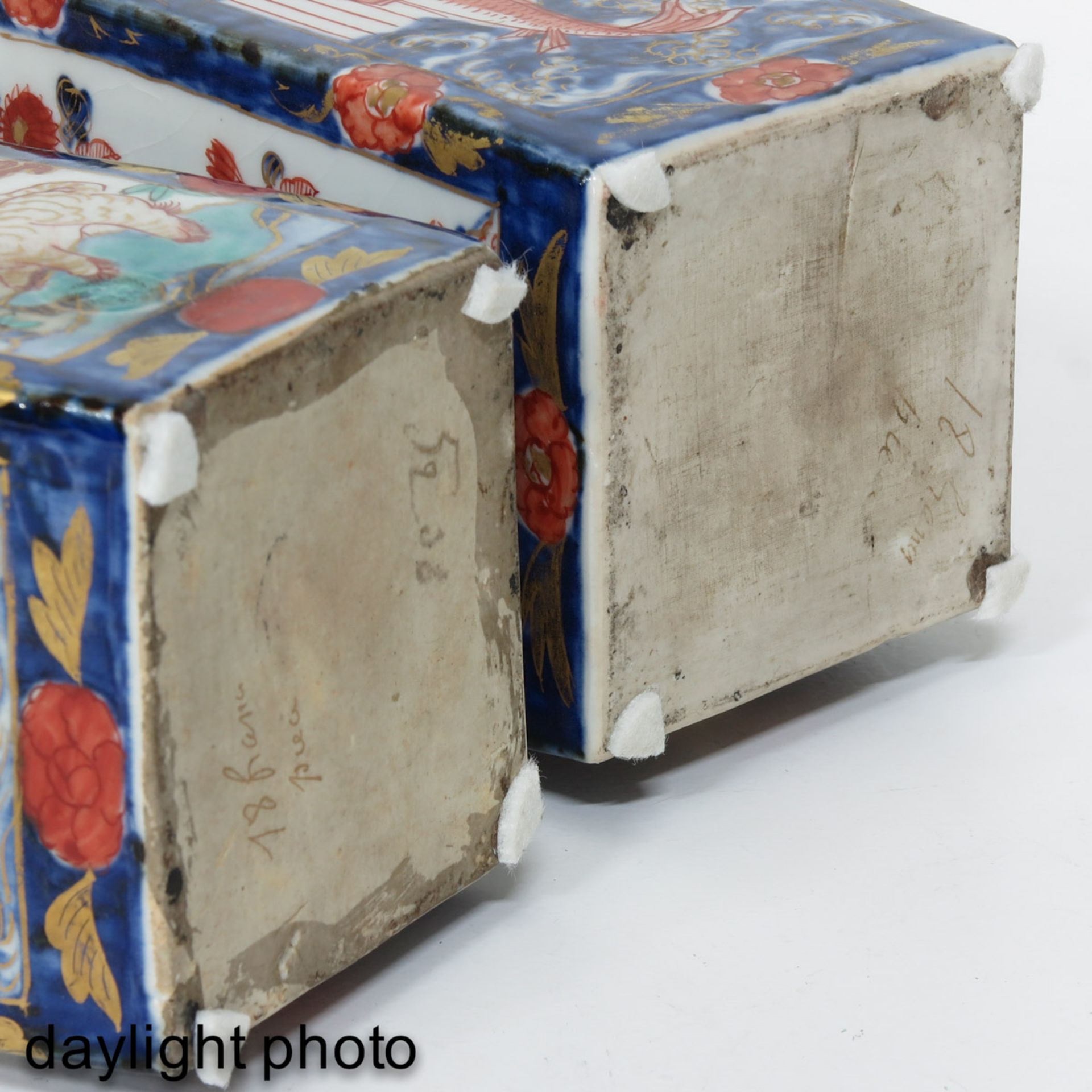 A Pair of Square Imari Lamps - Image 8 of 10