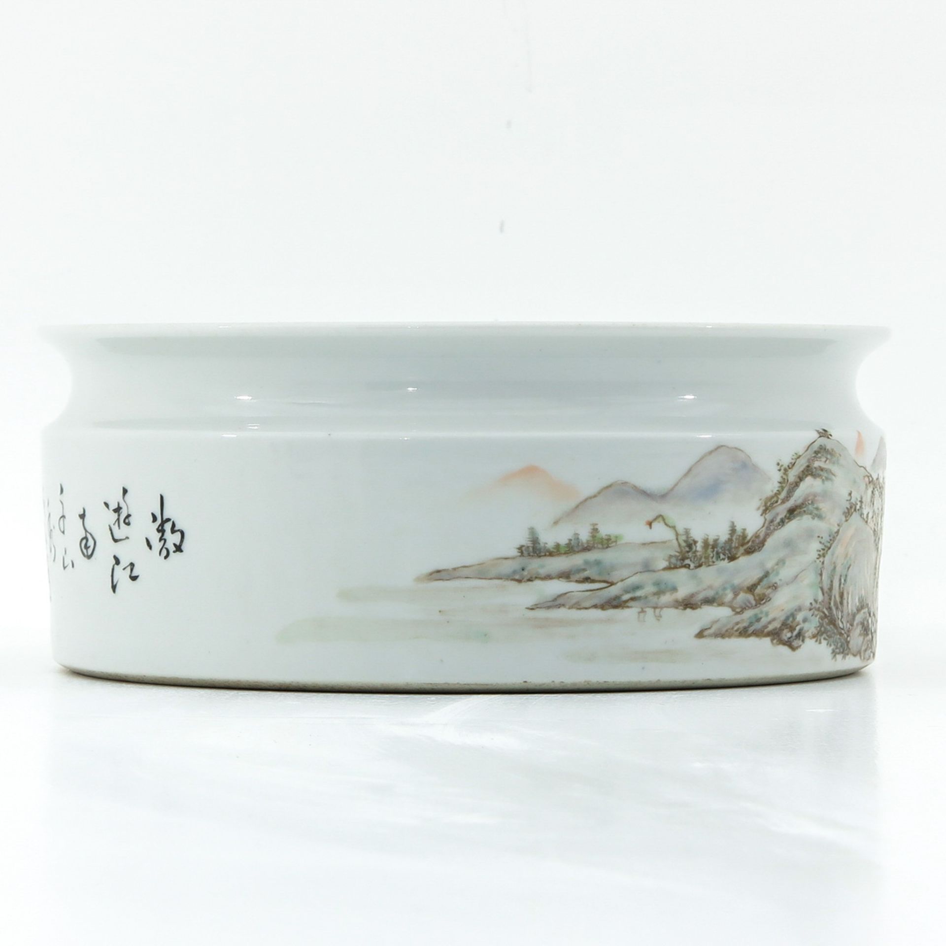 A Qianjiang Cai Decor Round Dish - Image 4 of 9