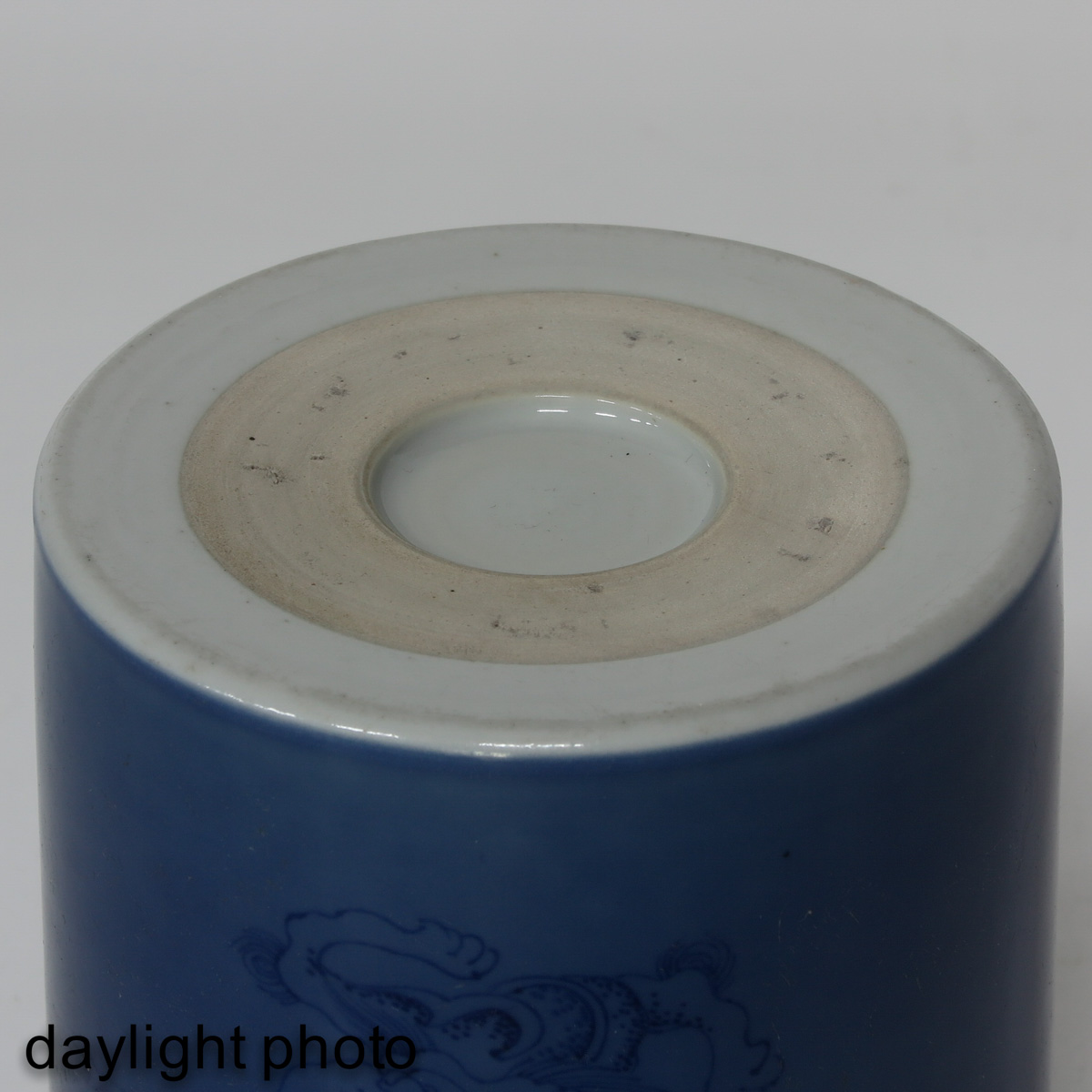 A Powder Blue Brush Pot - Image 8 of 9