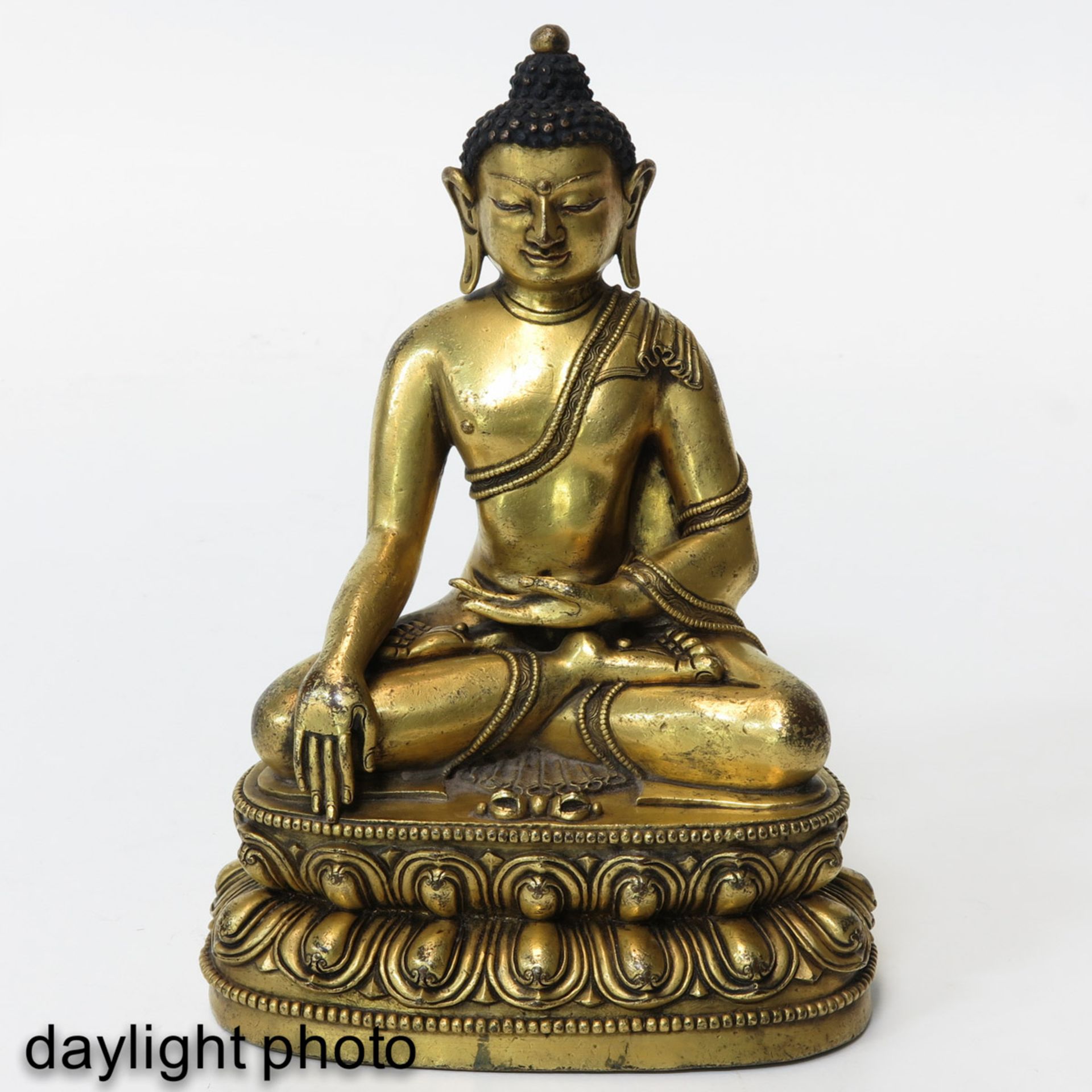 A Bronze Gilt Buddha - Bild 7 aus 10