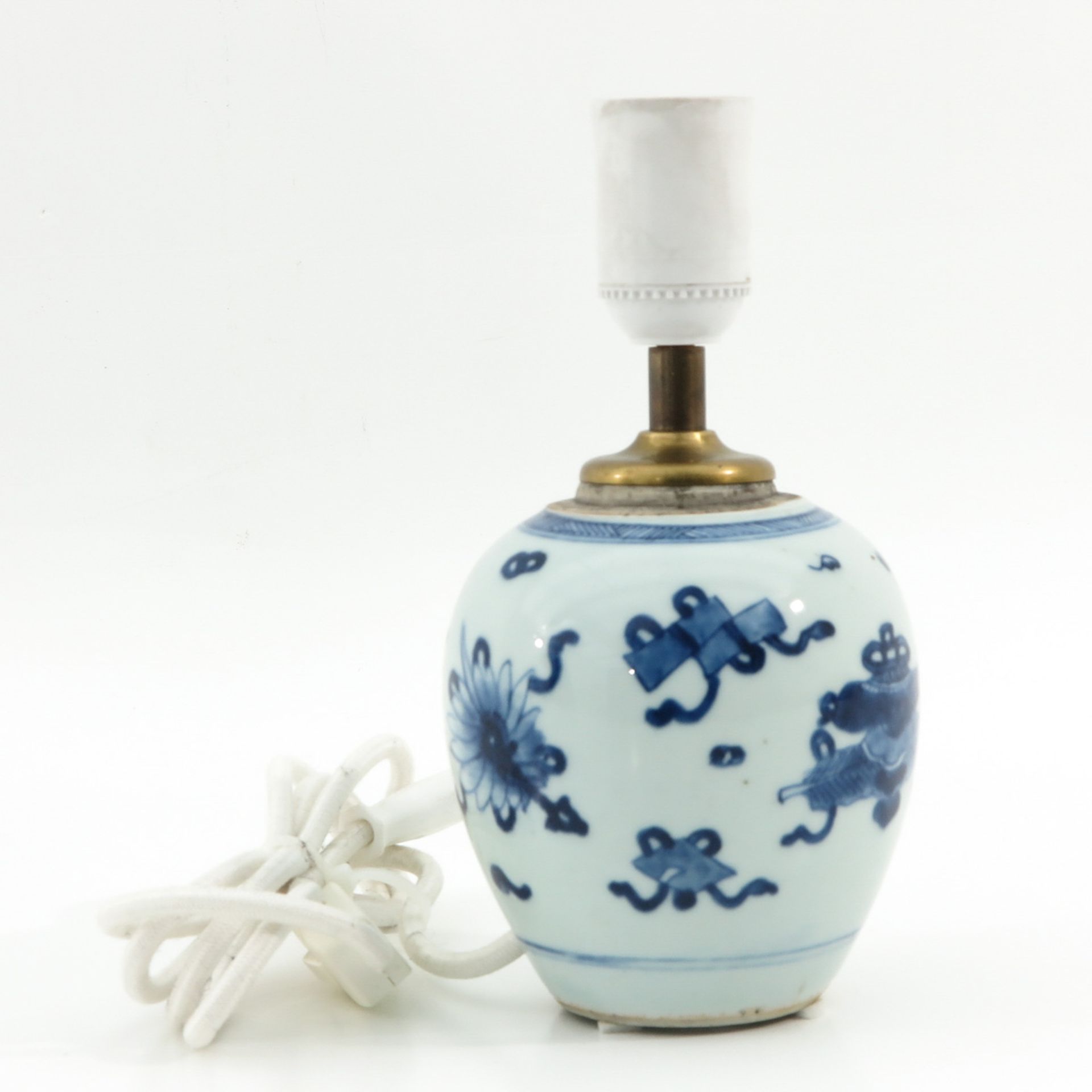 A Blue and White Lamp - Image 4 of 9