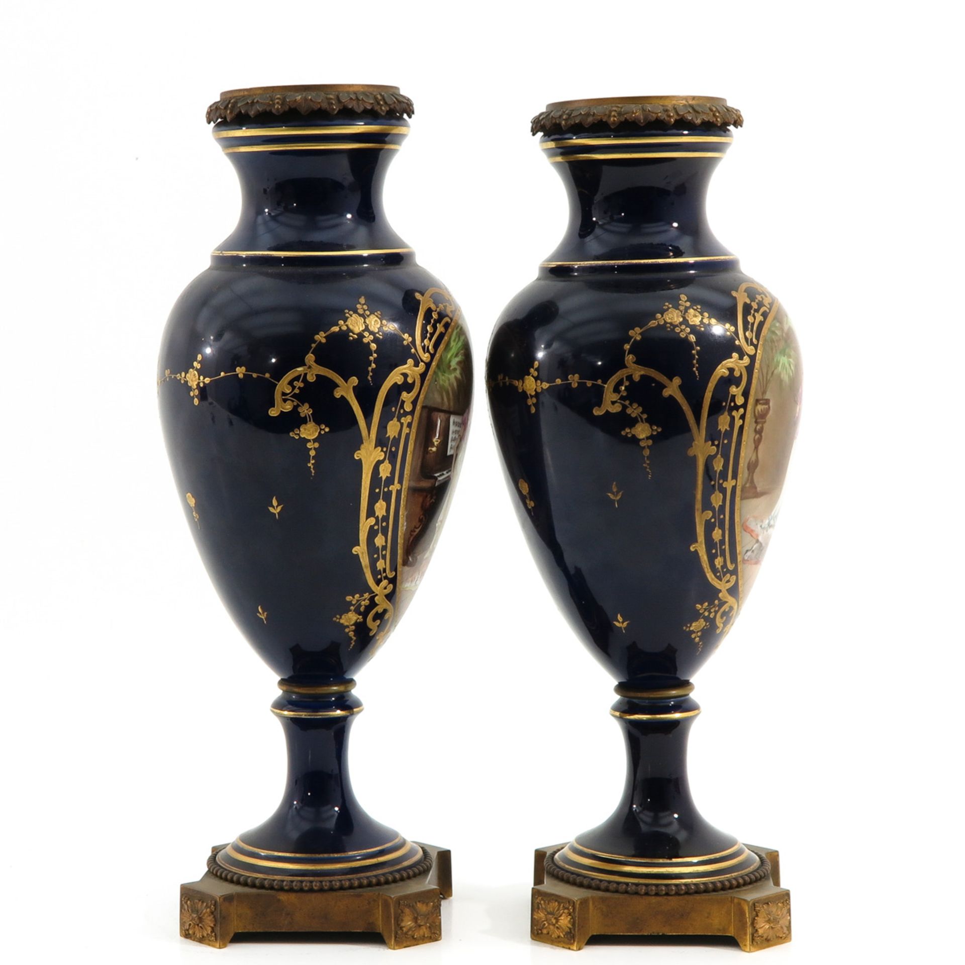 A Pair of Sevres Vases - Bild 4 aus 9