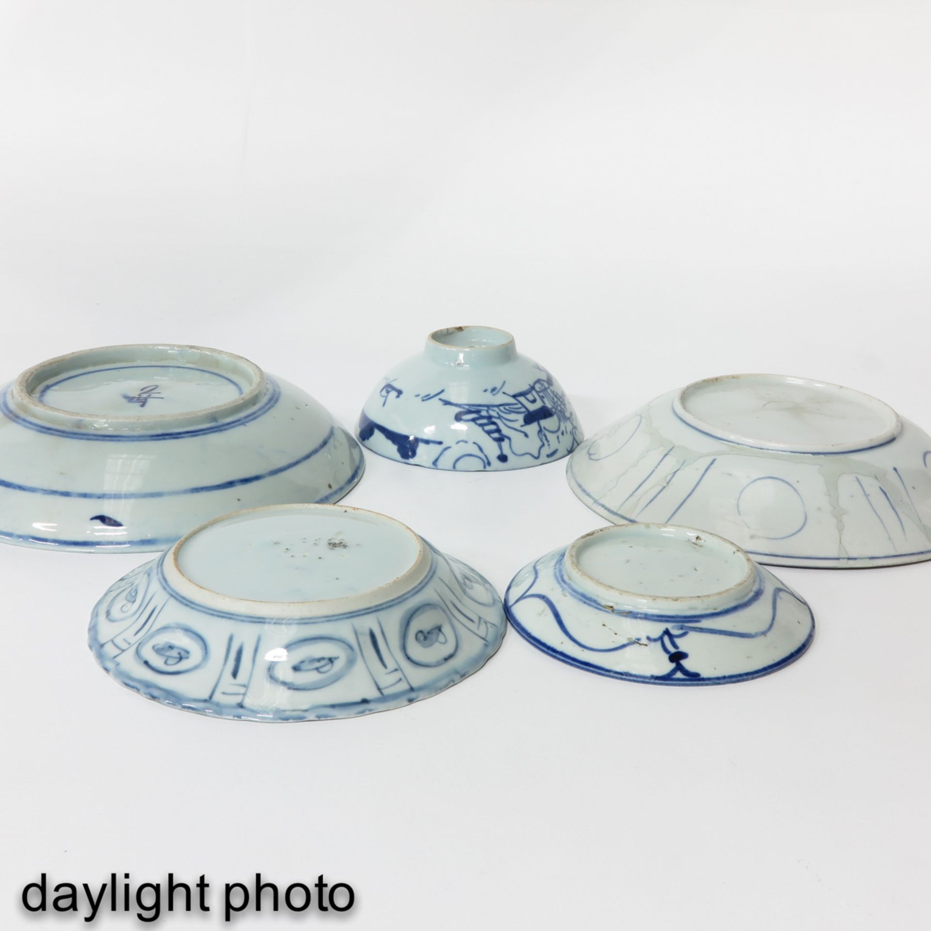 A Diverse Collection of Porcelain - Bild 8 aus 10