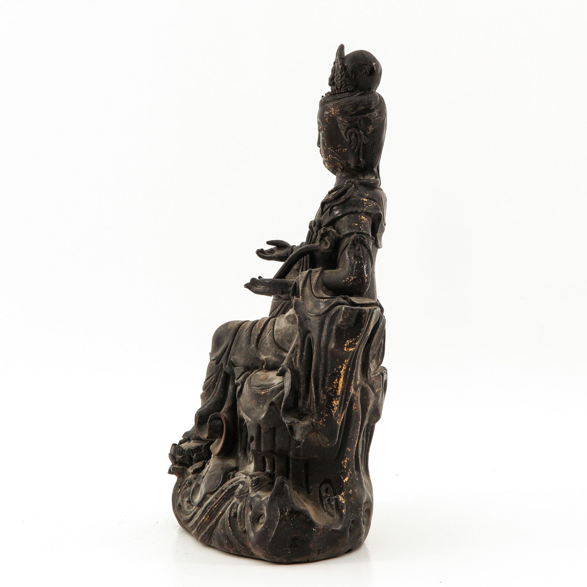 A Bronze Quanyin Sculpture - Bild 2 aus 9