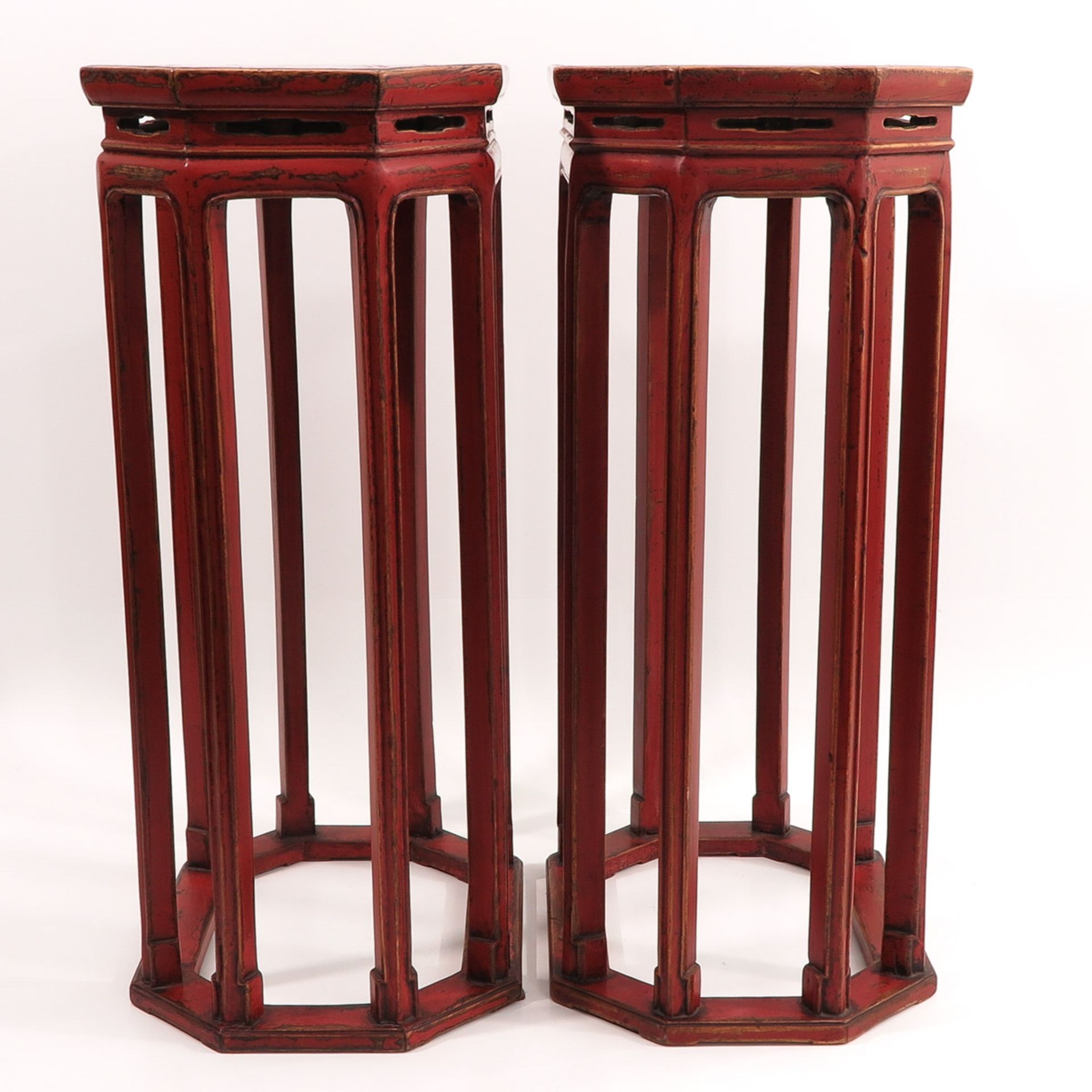 A Pair of Chinese Lacquer Side Tables - Bild 4 aus 10
